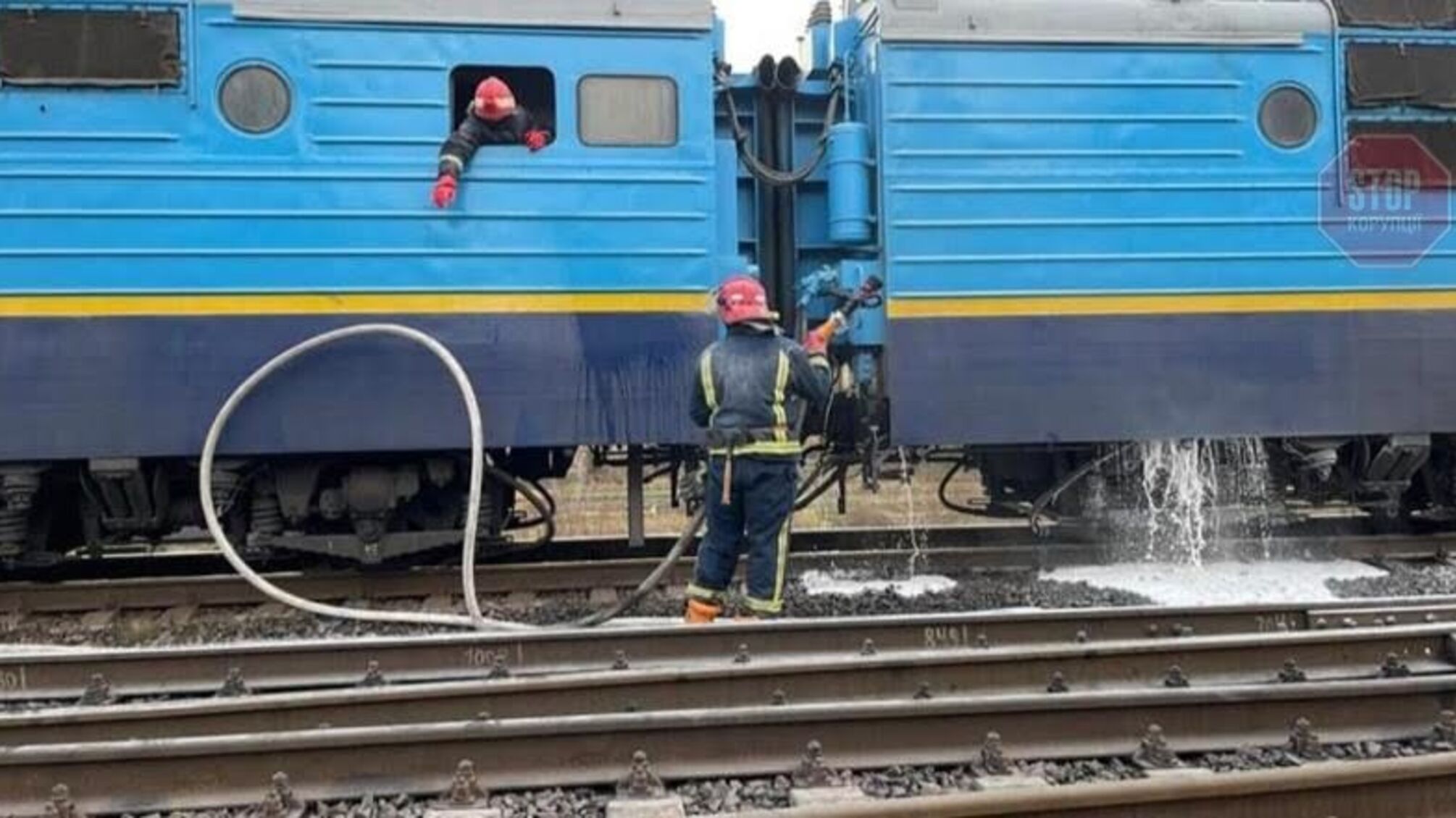 На Рівненщині загорівся потяг під час руху (фото)