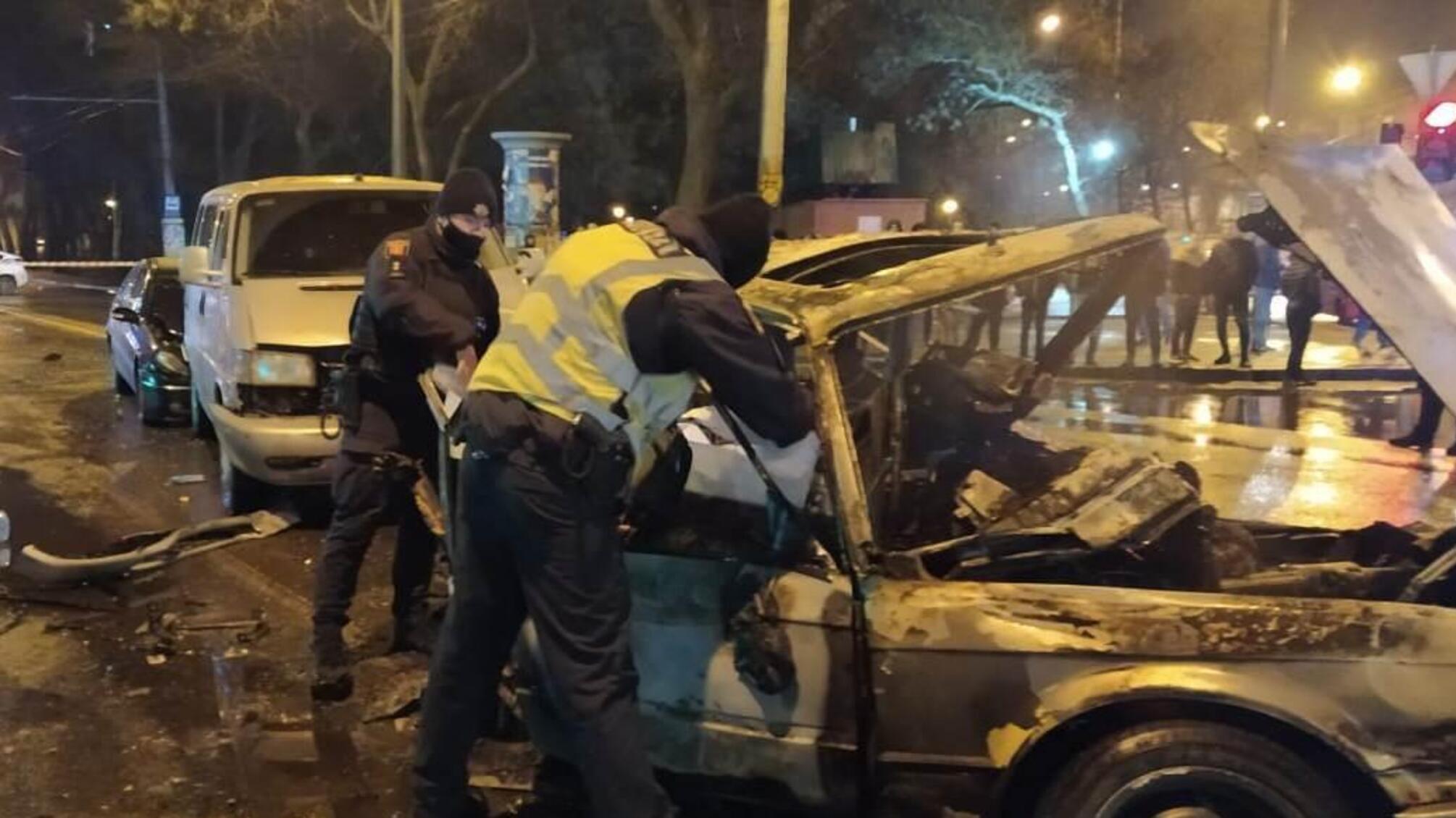 Одеські поліцейські встановлюють обставини ДТП за участю п’яти автомобілів