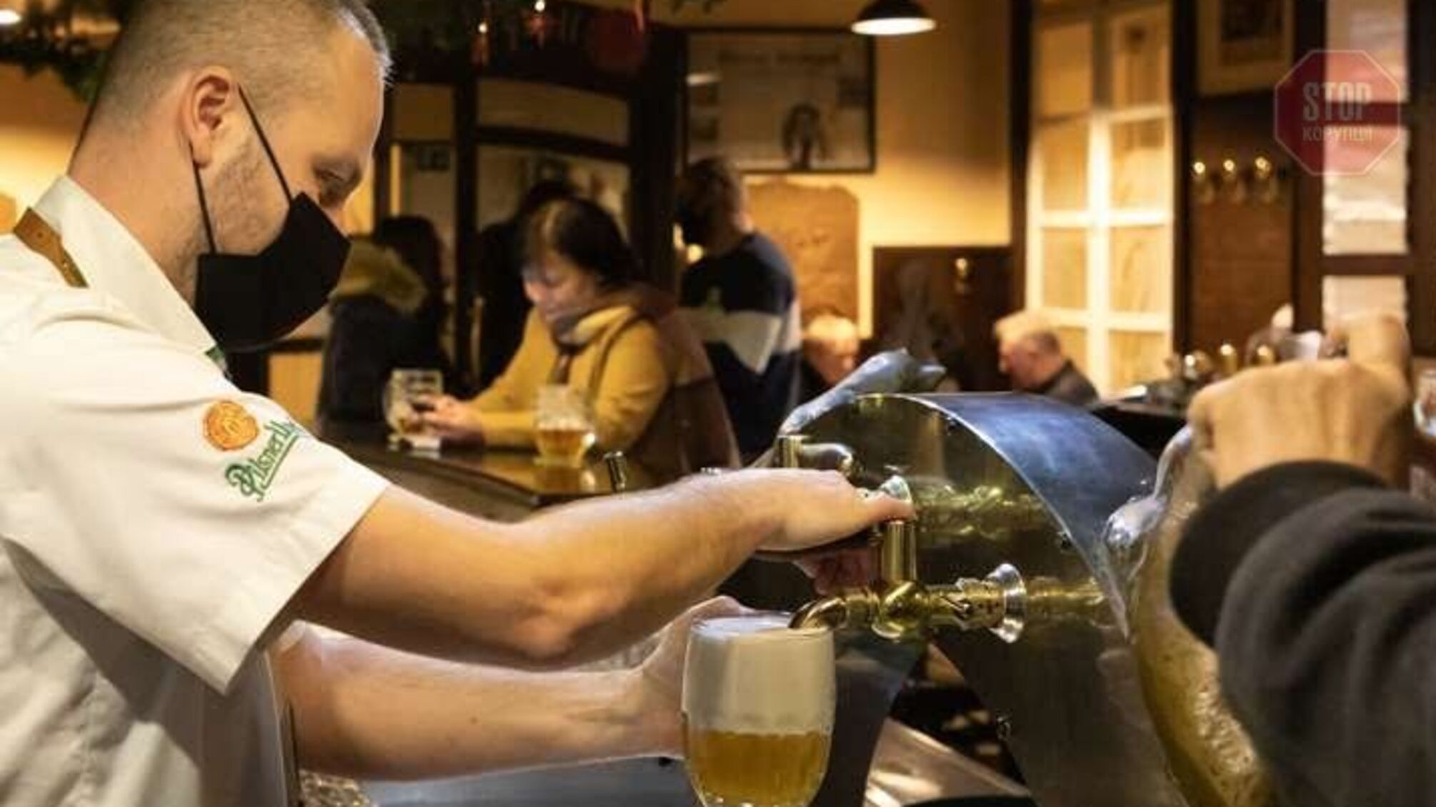 Протест проти локдауну: у Чехії бари та ресторани почали роботу