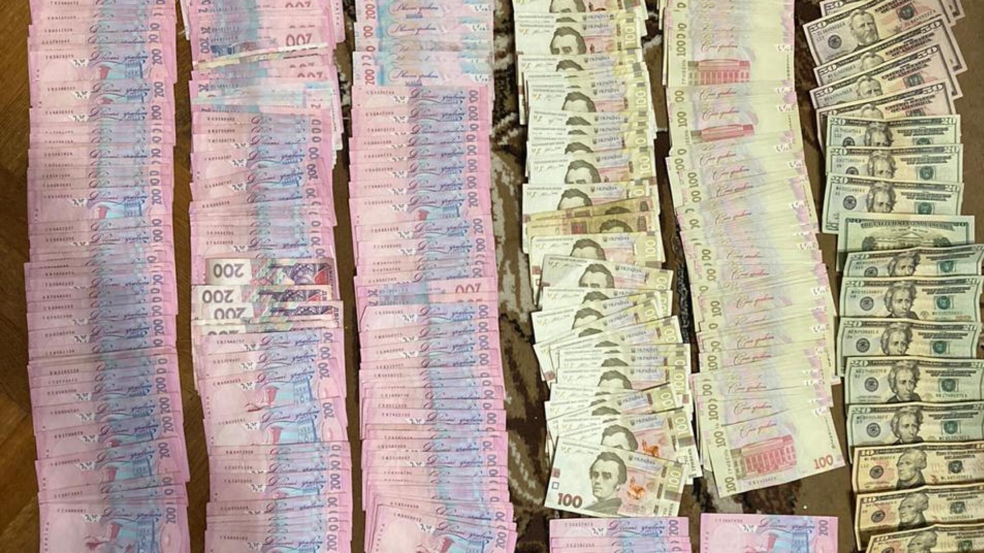 Поліцейські викрили у хабарництві начальника одного з відділів Чернівецького обласного управління Держпраці