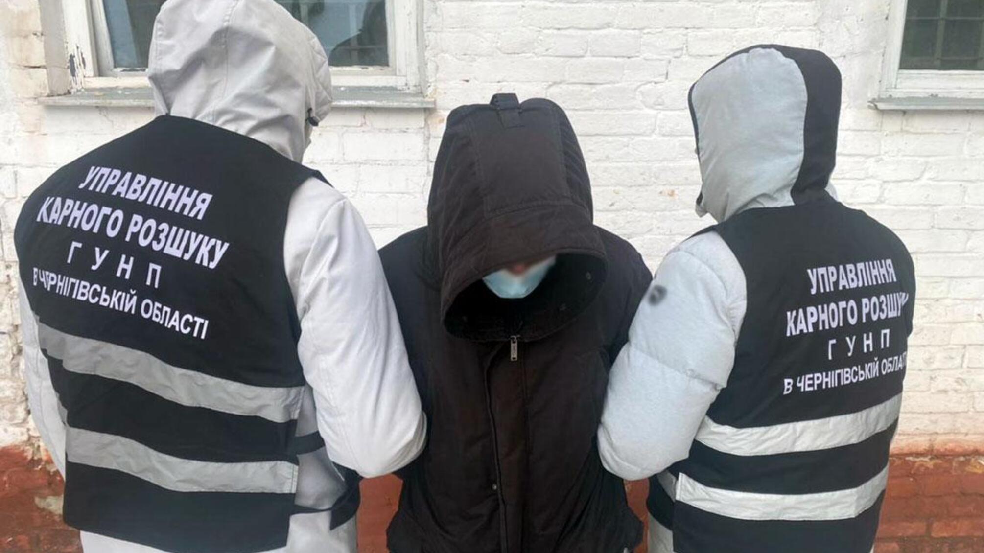 Чернігівські поліцейські викрили чоловіка у серії шахрайств на загальну суму близько 300 тисяч гривень