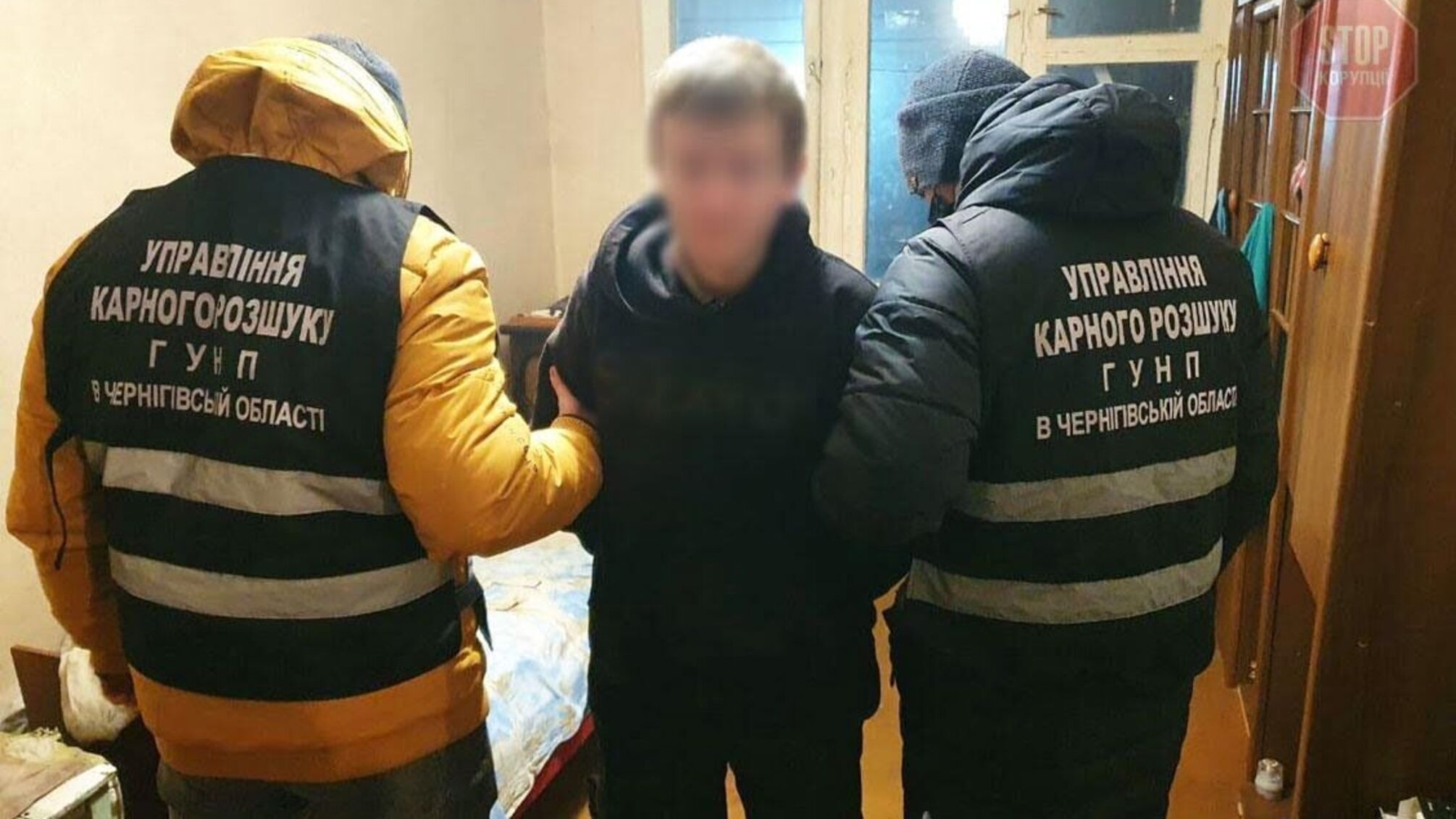 Заради 1800 грн: у Чернігові затримали чоловіка, який пограбував агенцію з нерухомості (фото)