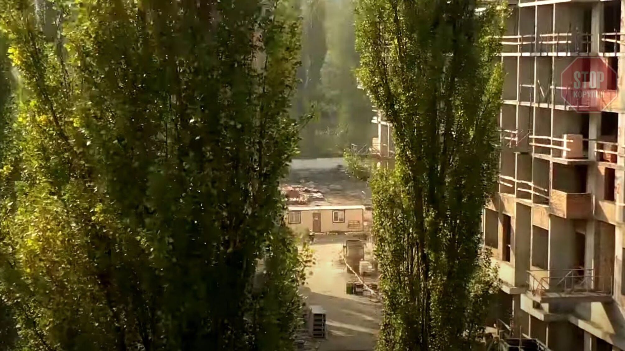 В історичному ареалі Києва під виглядом реконструкції гуртожитку будують новий ЖК