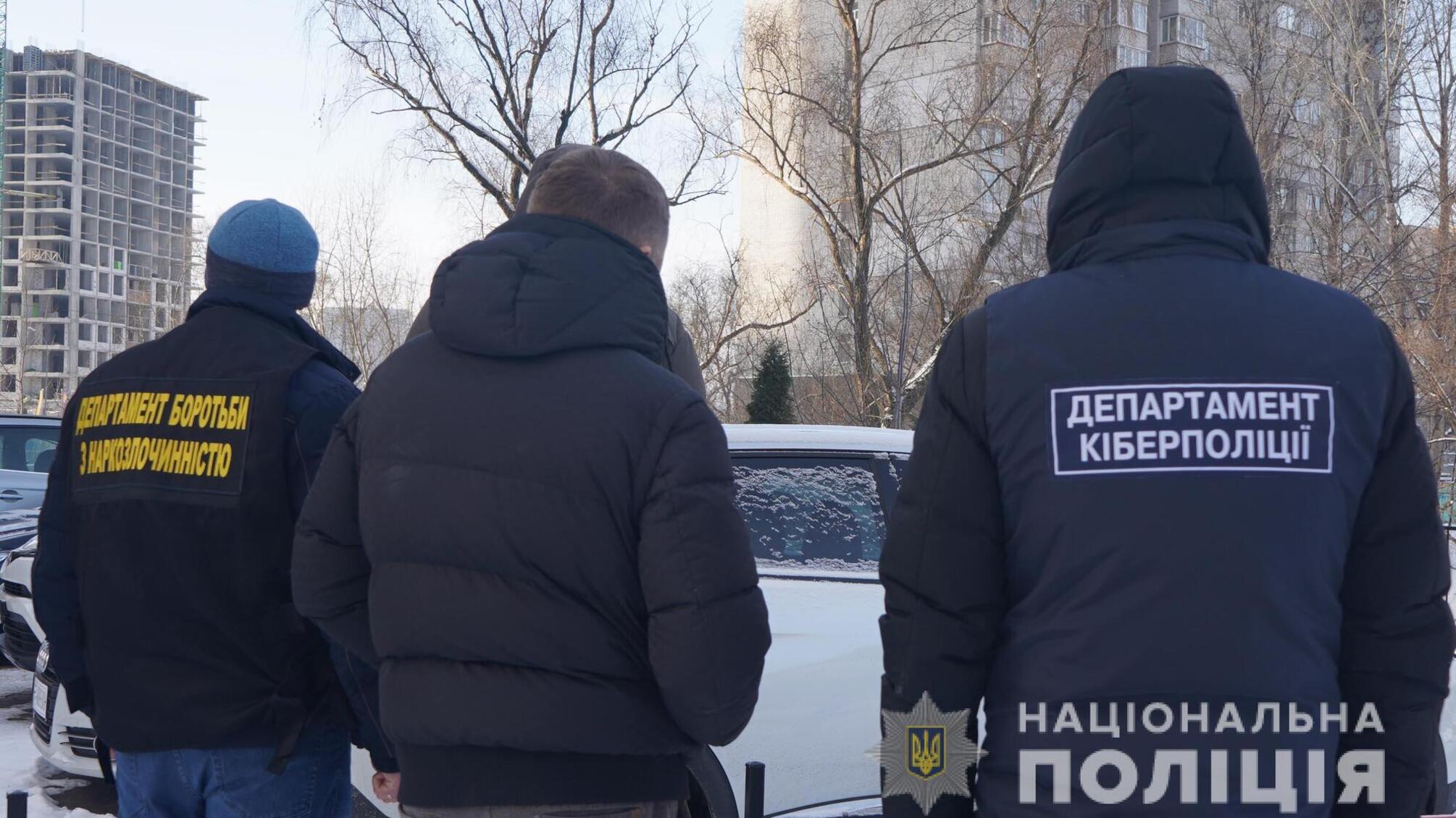 Нацполіція викрила трьох осіб у виготовленні та збуті підроблених довідок про проходження тесту на коронавірус