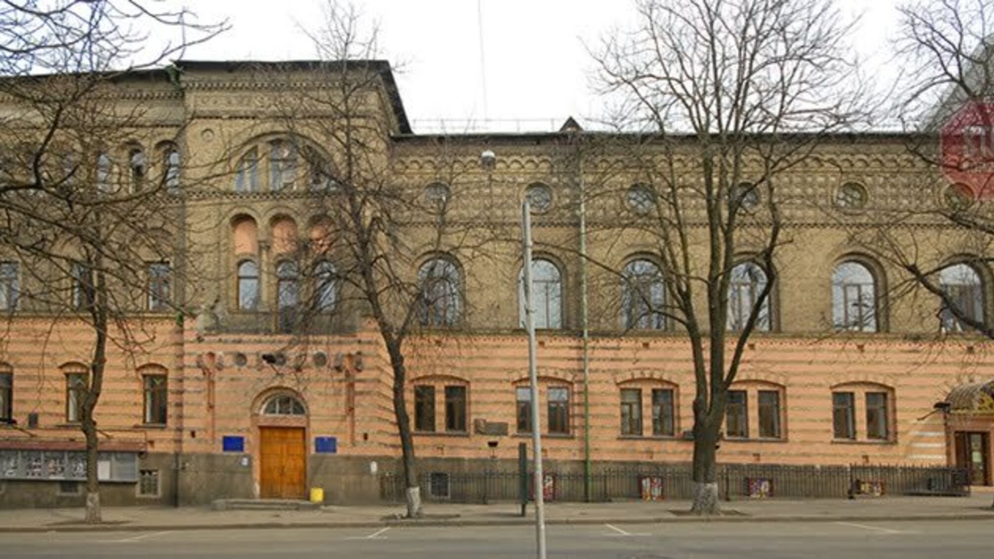 В університету Карпенка-Карого відбирають земельну ділянку під забудову – ЗМІ