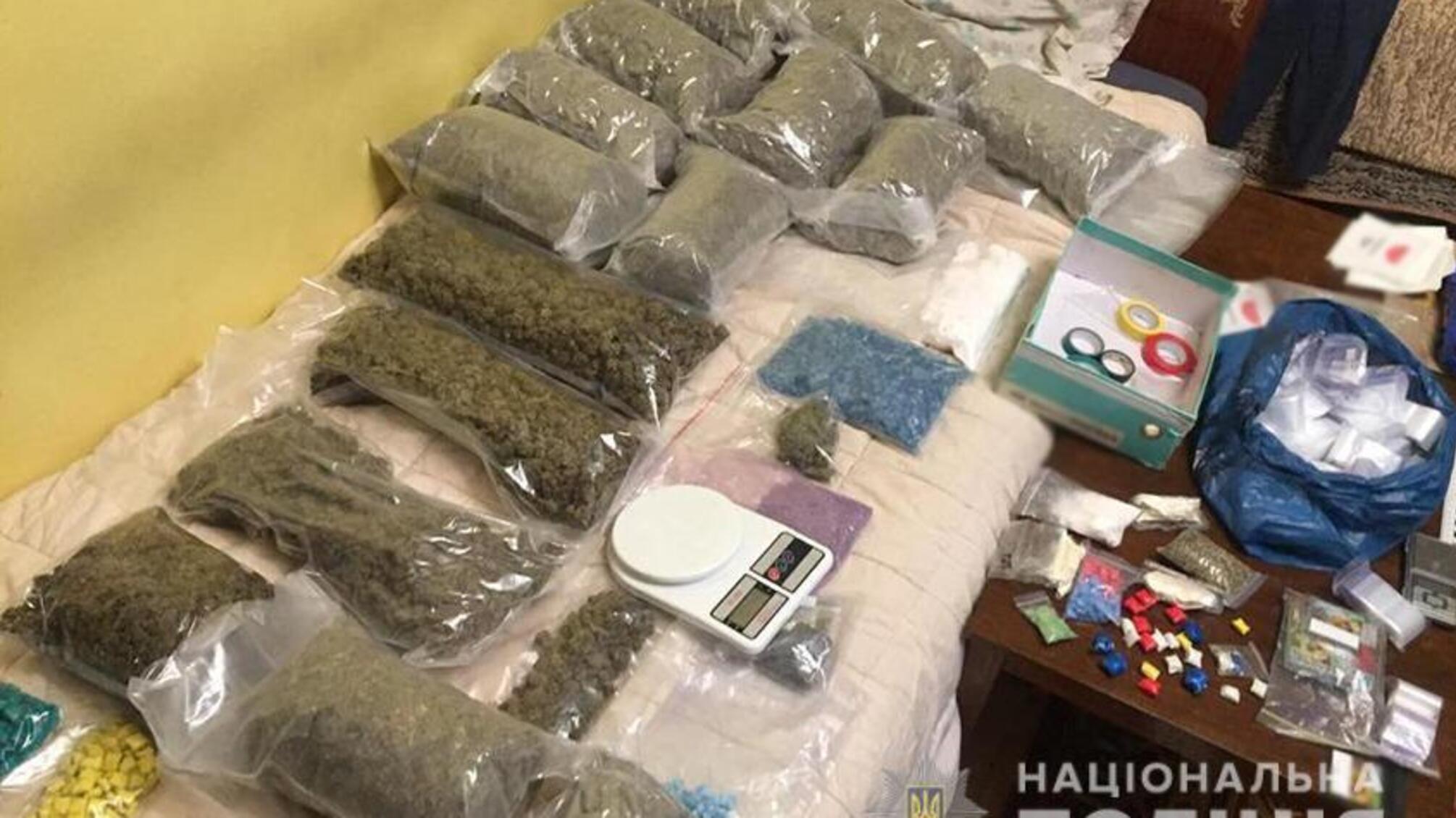 На Запоріжжі поліцейські викрили наркокур’єра із забороненими речовинами на понад 11 мільйонів гривень