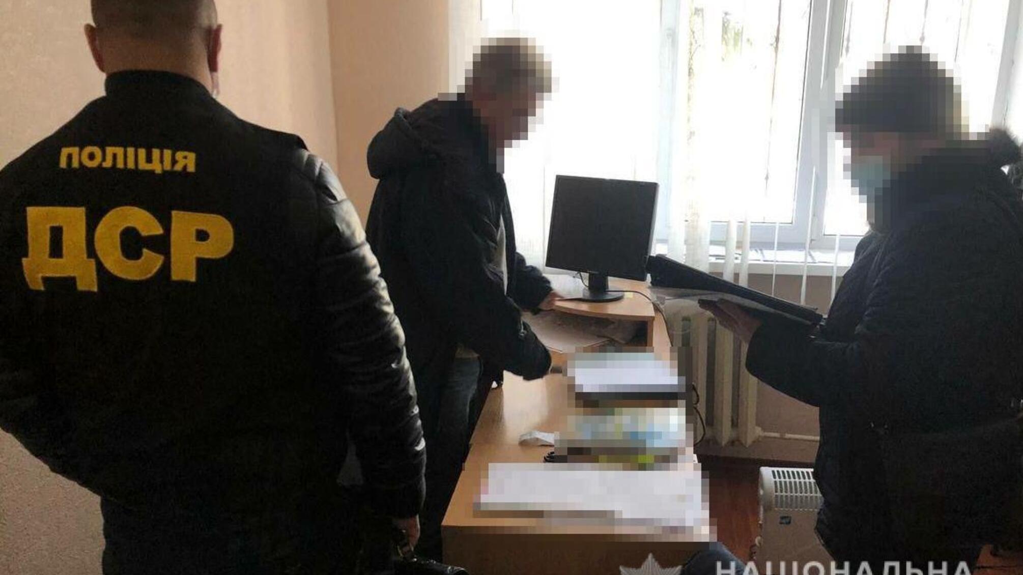На Дніпропетровщині поліцейські викрили керівника філії Інституту охорони ґрунтів України в організації корупційної схеми