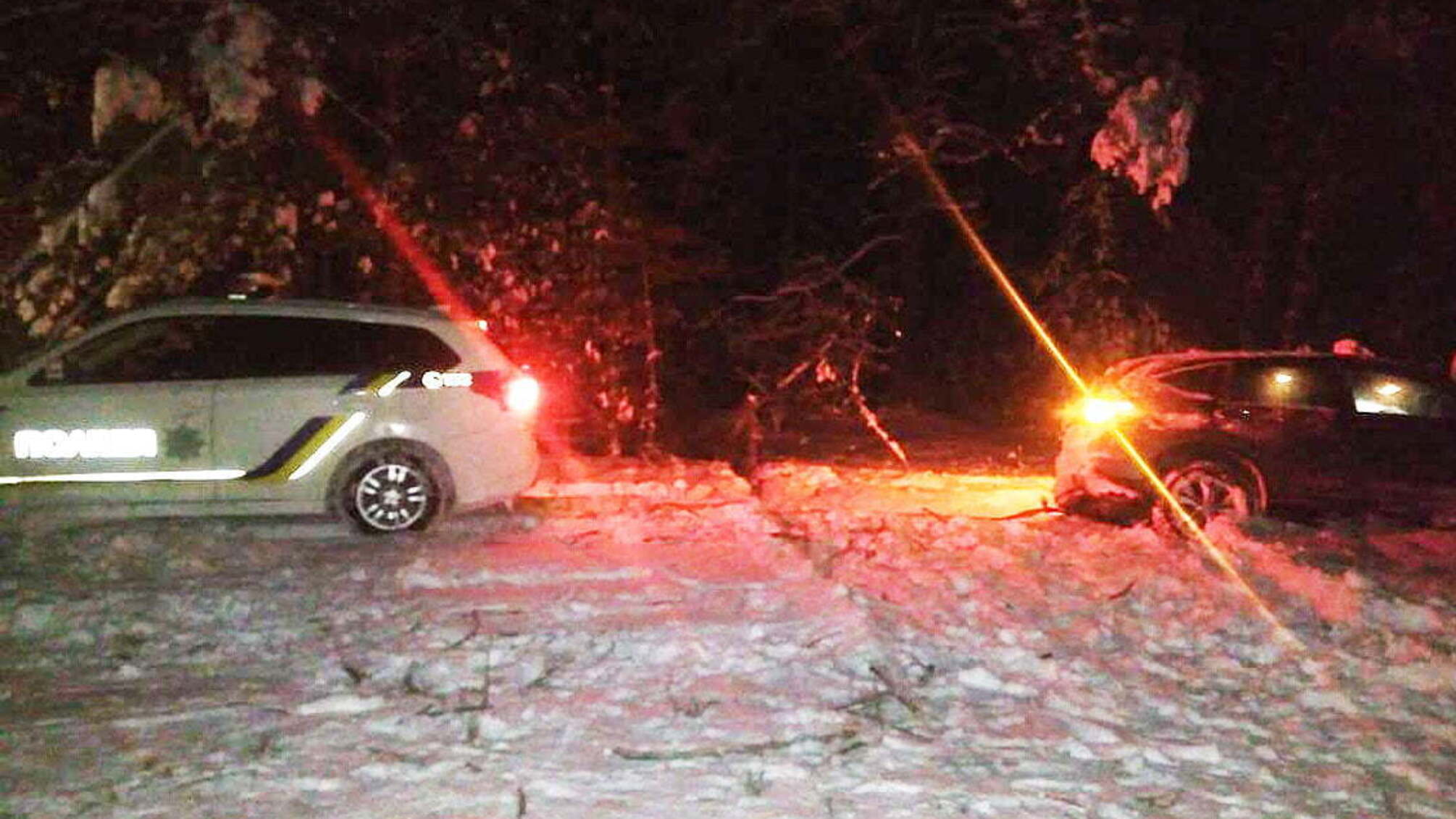 На автошляхах Чернігівщини поліція надає допомогу водіям