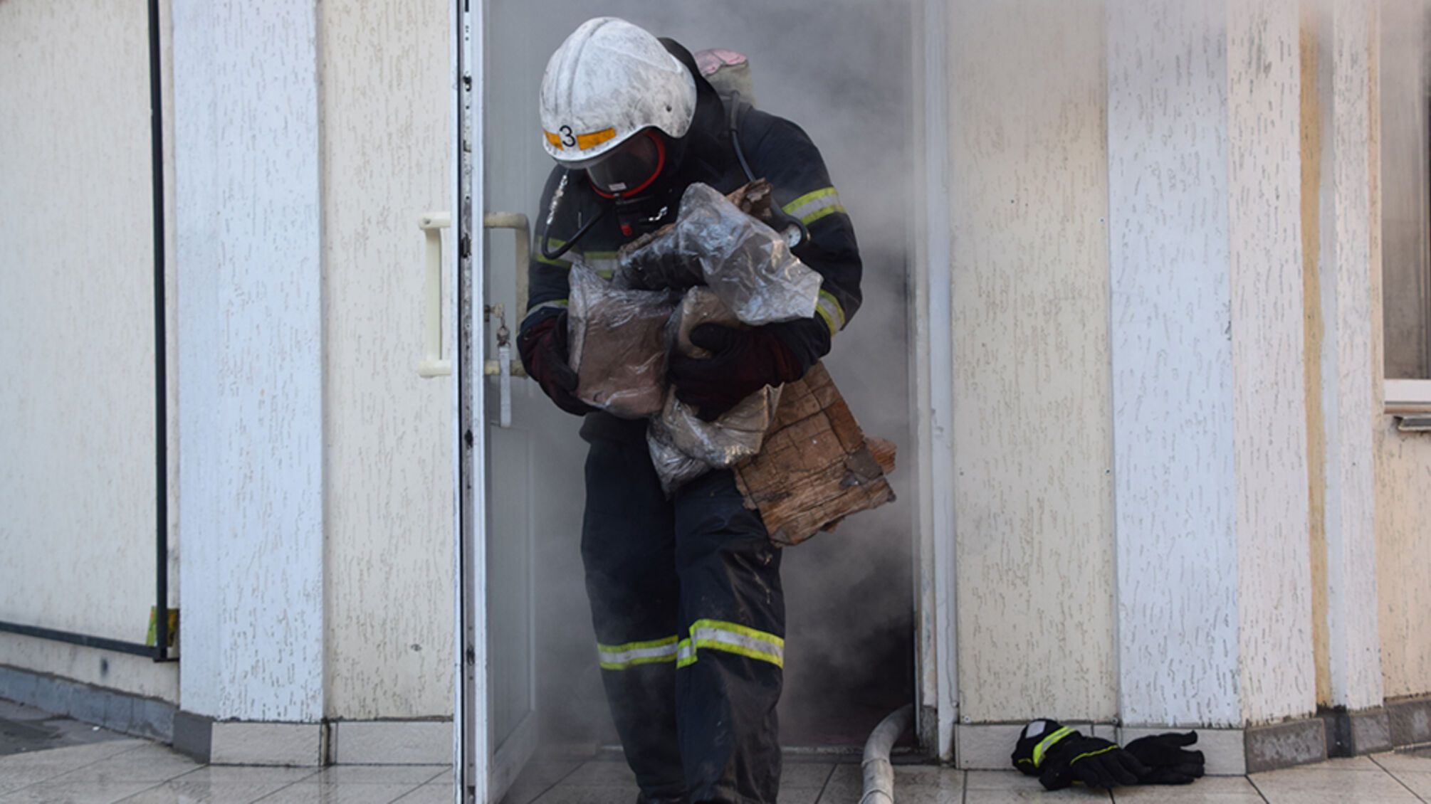 м. Миколаїв: рятувальники ліквідували пожежу в складському приміщенні