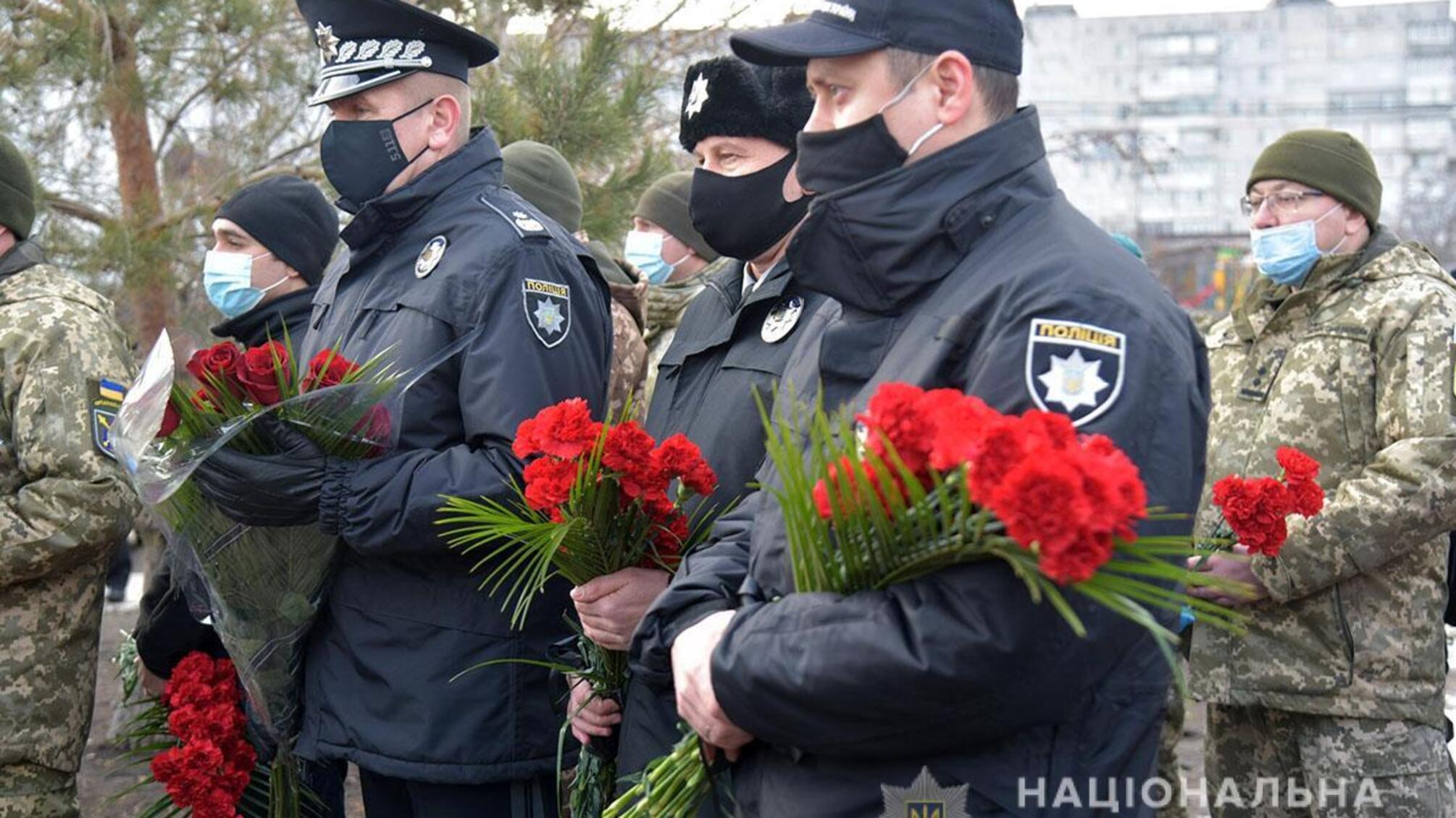 У Маріуполі поліцейські вшанували пам’ять загиблих жертв обстрілу мікрорайону «Східний»