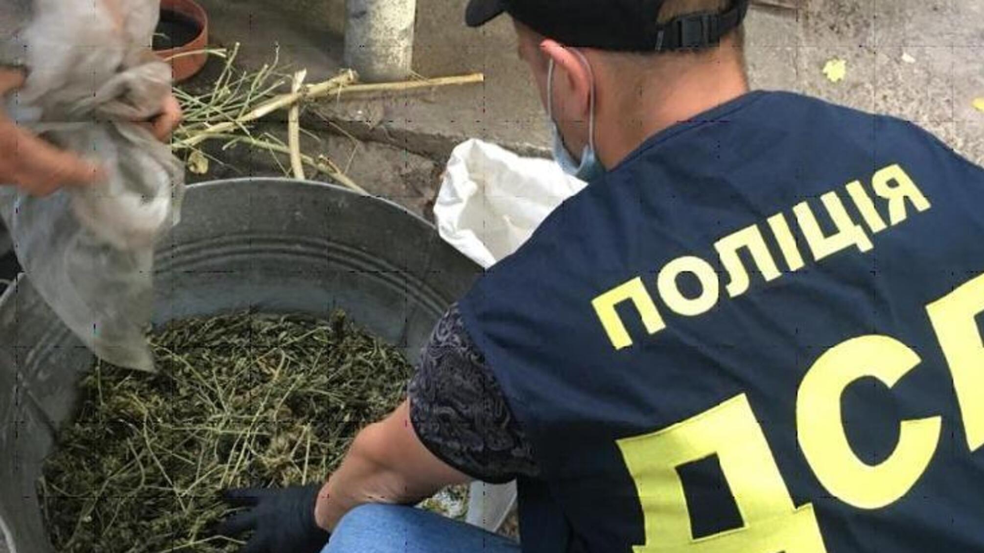 Учасники двох злочинних угруповань постануть перед судом за збут наркотиків