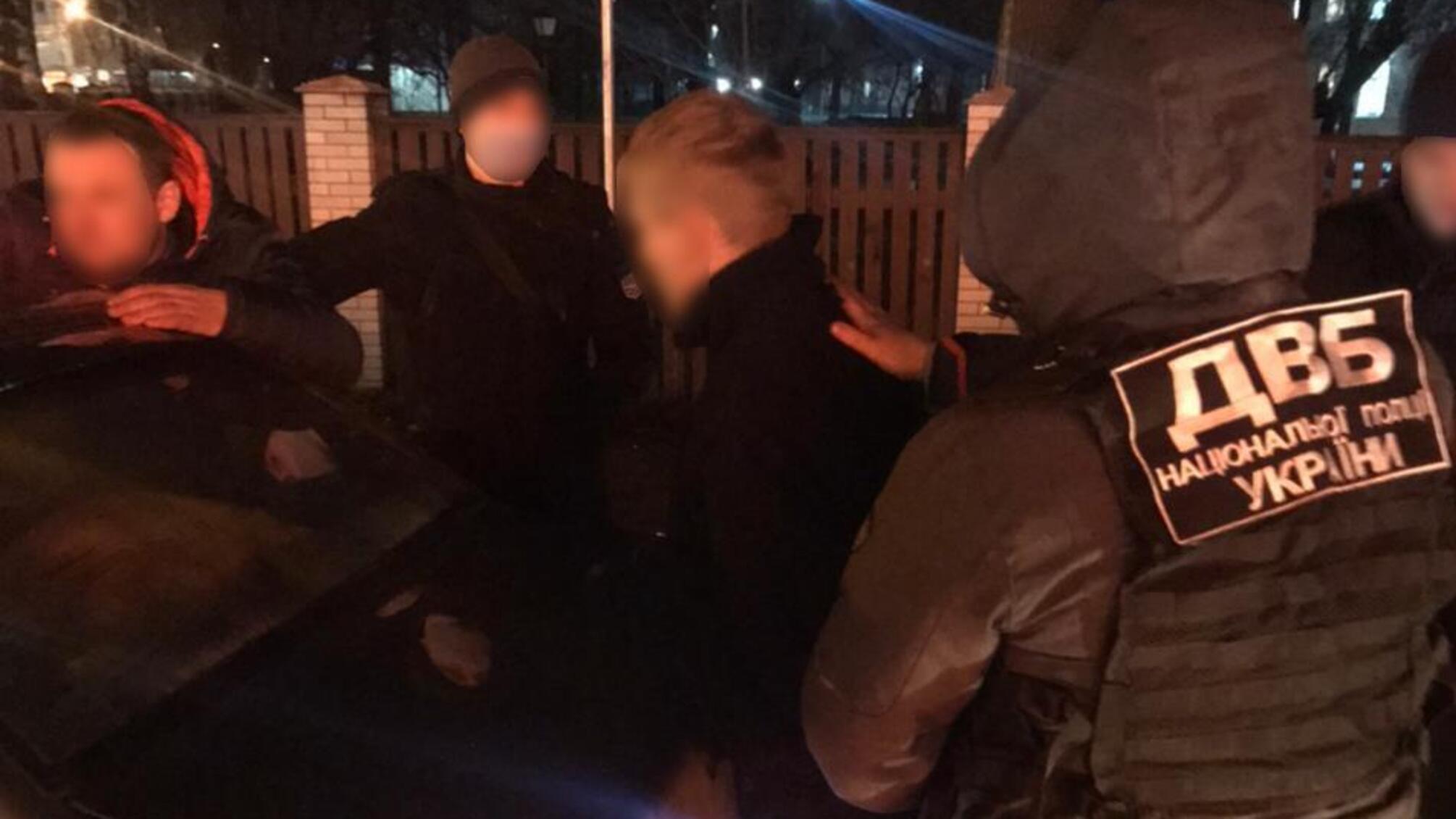 У Чернігівській області внутрішня безпека Нацполіції затримала двох поліцейських за збут наркотиків