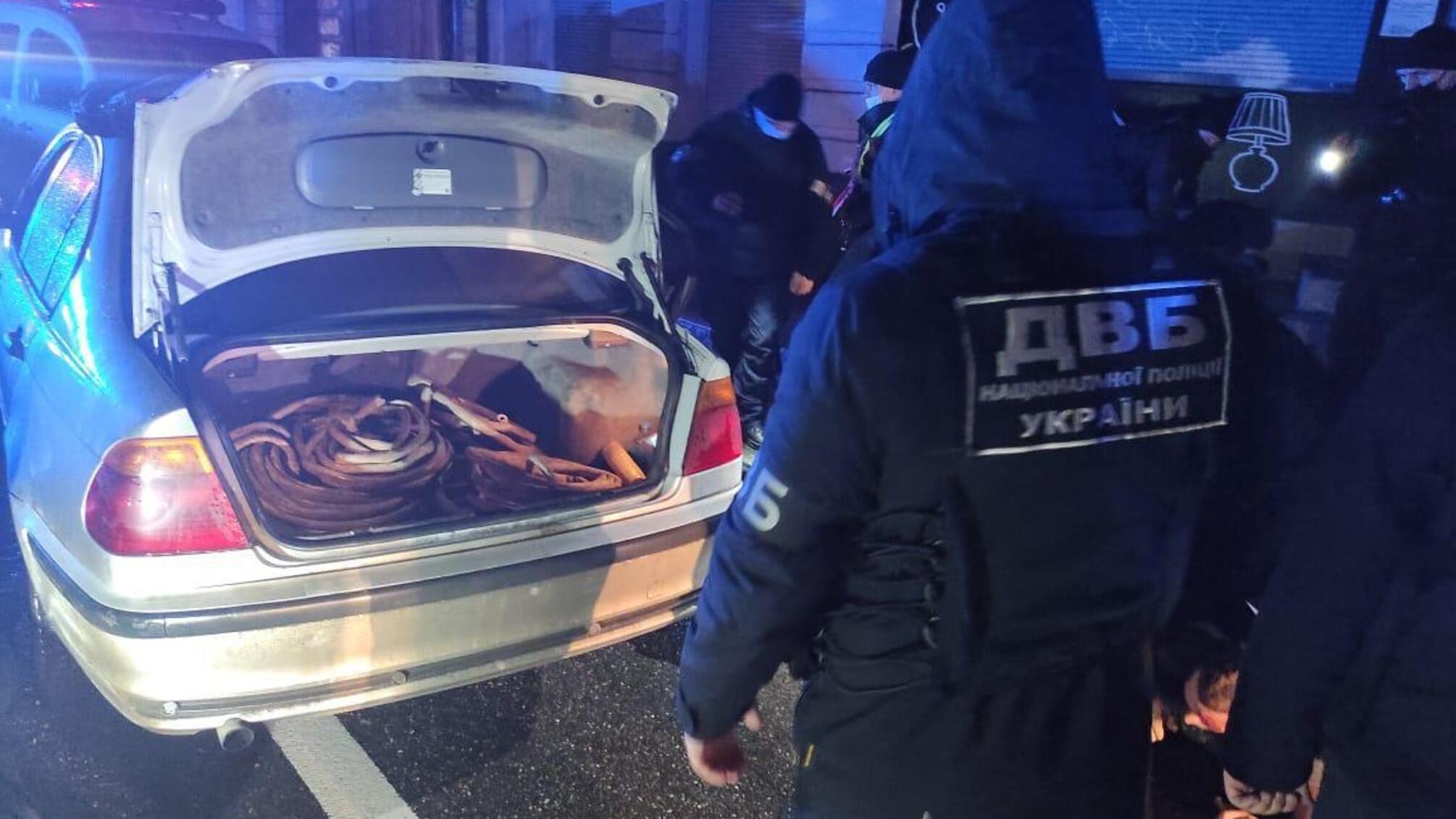 На Харківщині арештовано цивільних осіб та двох поліцейських за підозрою у крадіжці