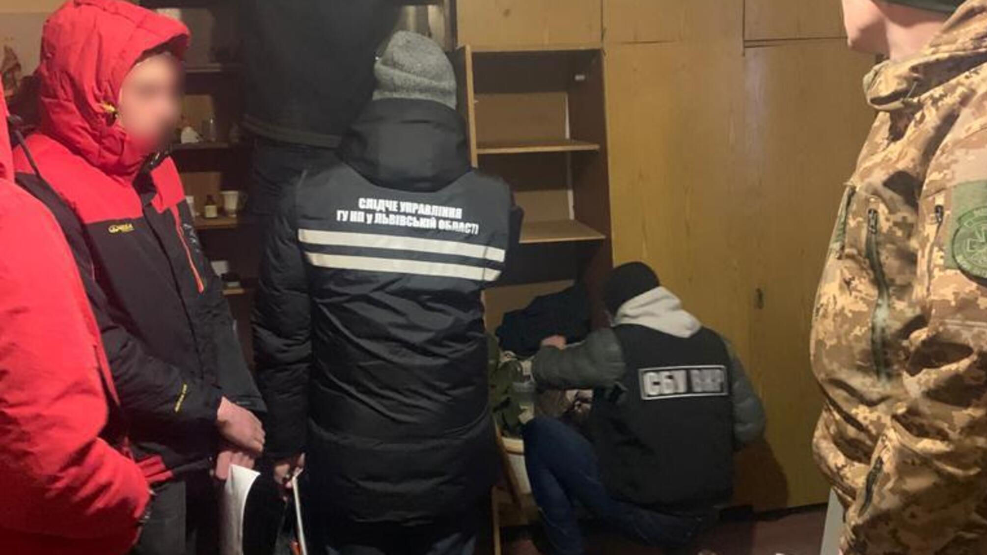 Львівському військовослужбовцю оголошено про підозру у збуті зброї