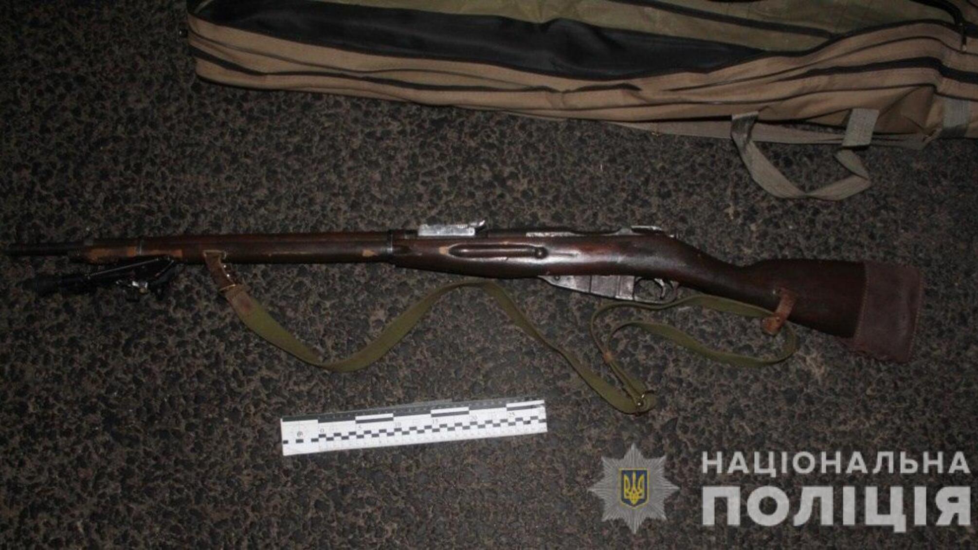 У Хмельницькому поліція затримала чоловіка на передачі хабаря посадовцю поліції