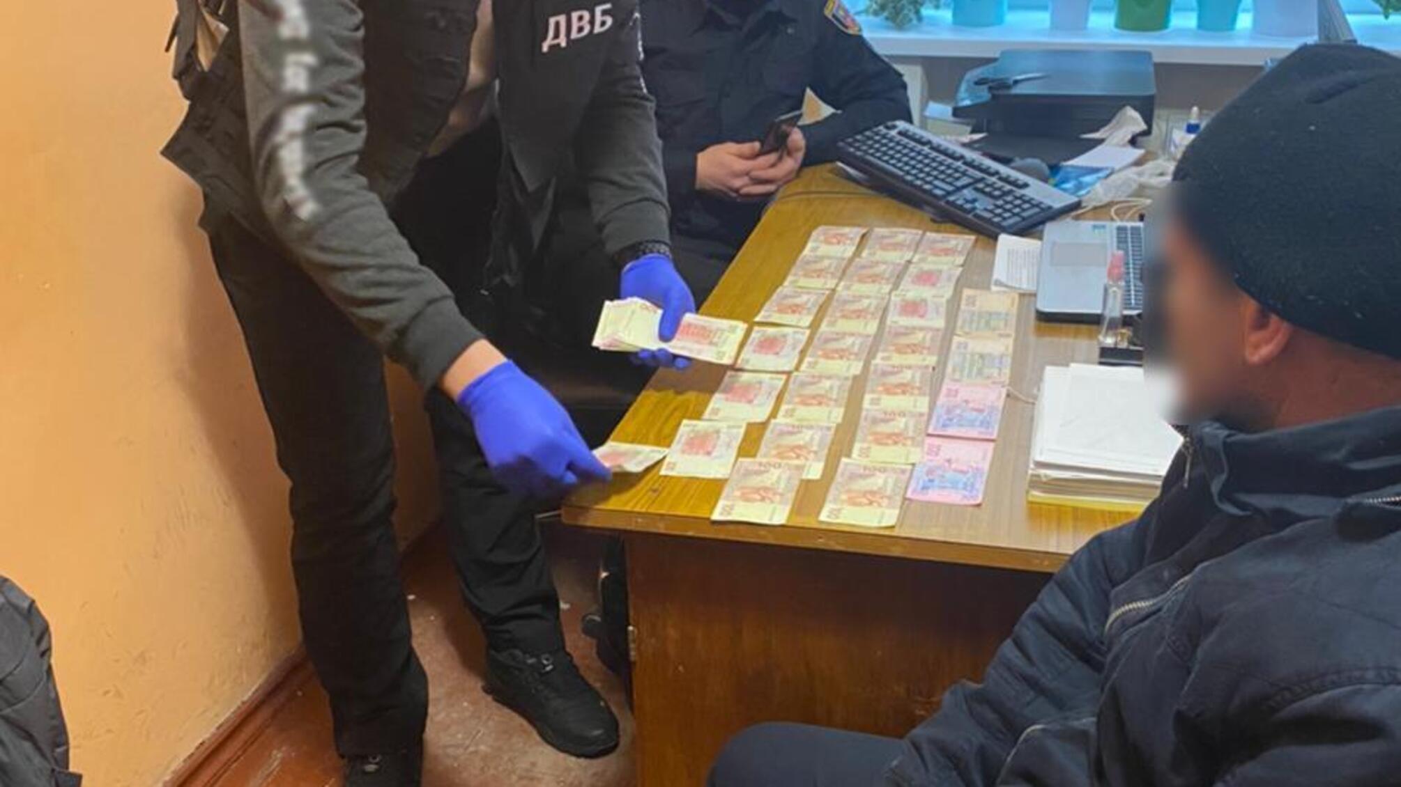 У Вінницькій області поліція затримала чоловіка за спробу «відкупитися» за ДТП з постраждалим