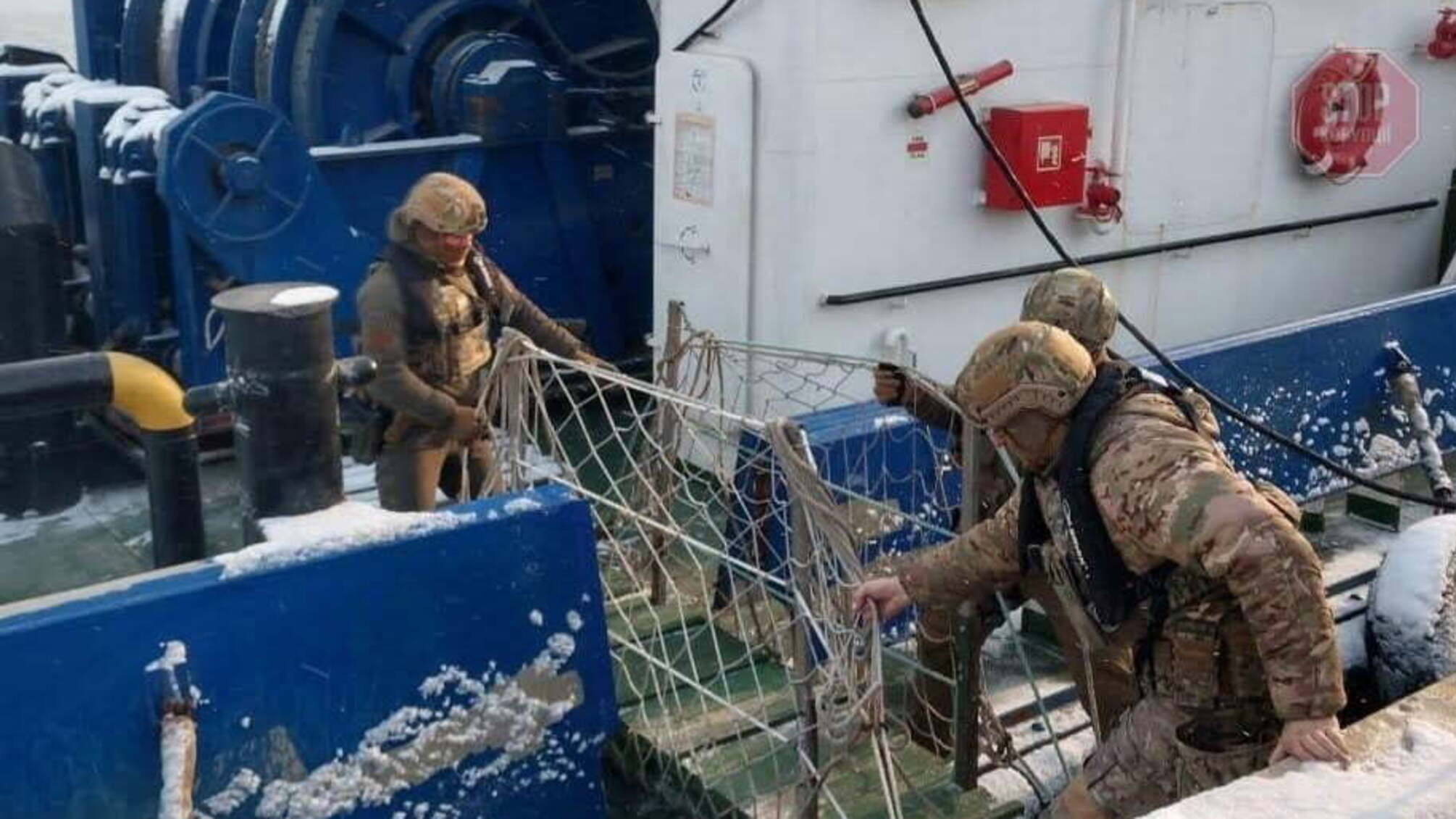 СБУ провела обыски в Трансшип: могли незаконно перевозить моряков в оккупированный Крым