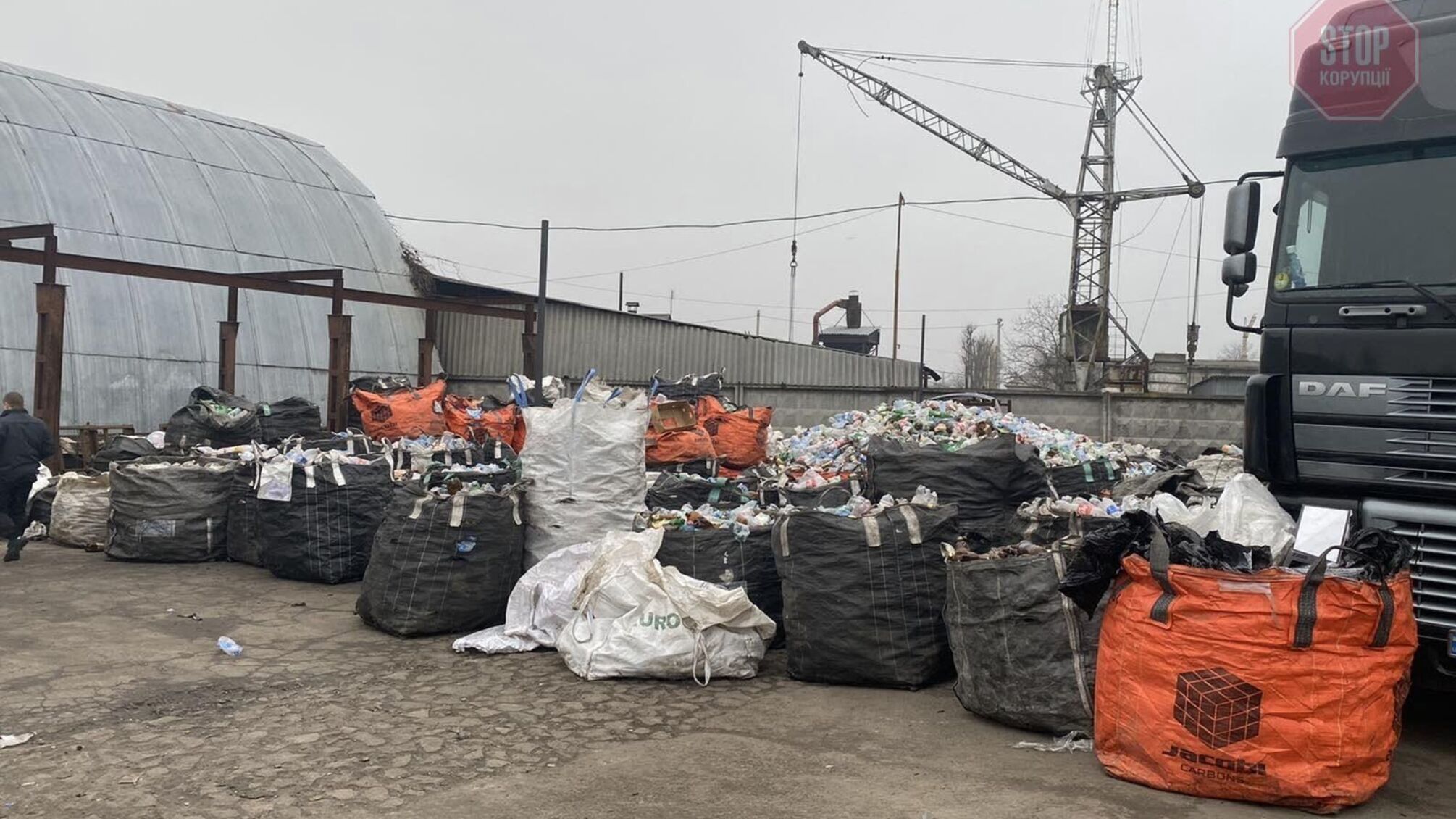 У Кременчуці чоловік на підприємстві загинув під виробничим пресом (фото)