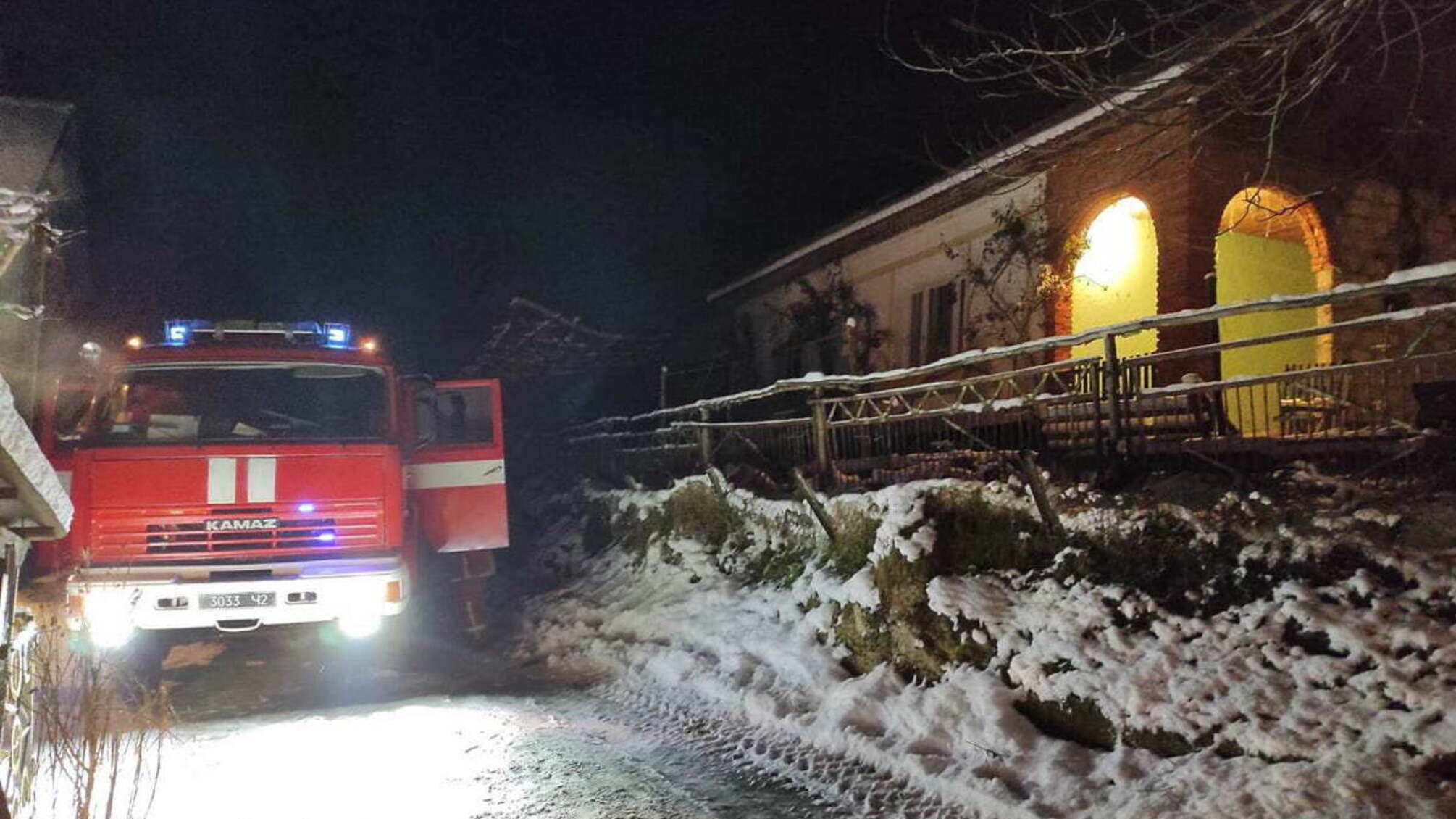 Закарпатська область: на Хустщині рятувальники ліквідували пожежу в житловому будинку