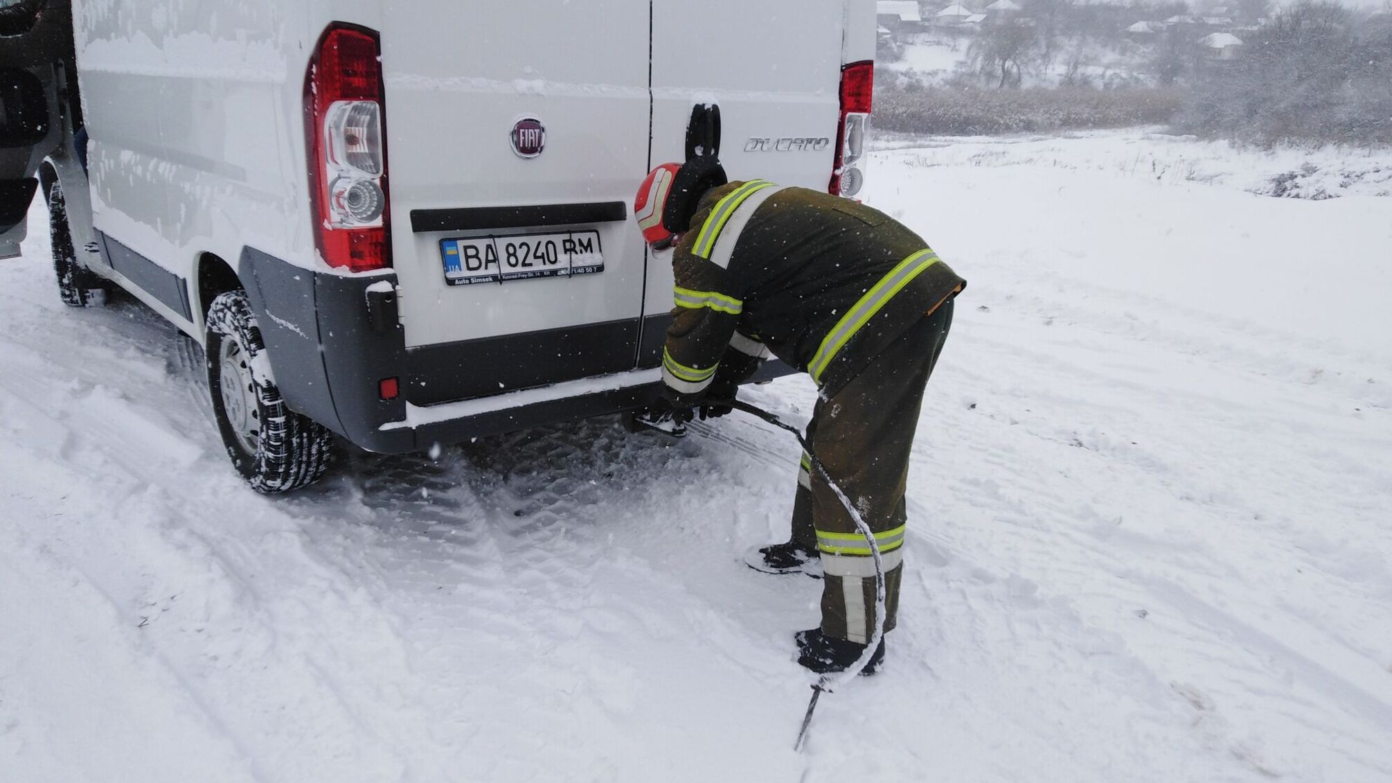 Минулої доби рятувальники Кіровоградщини 5 разів надавали допомогу водіям автівок у різних складних ситуаціях на дорогах