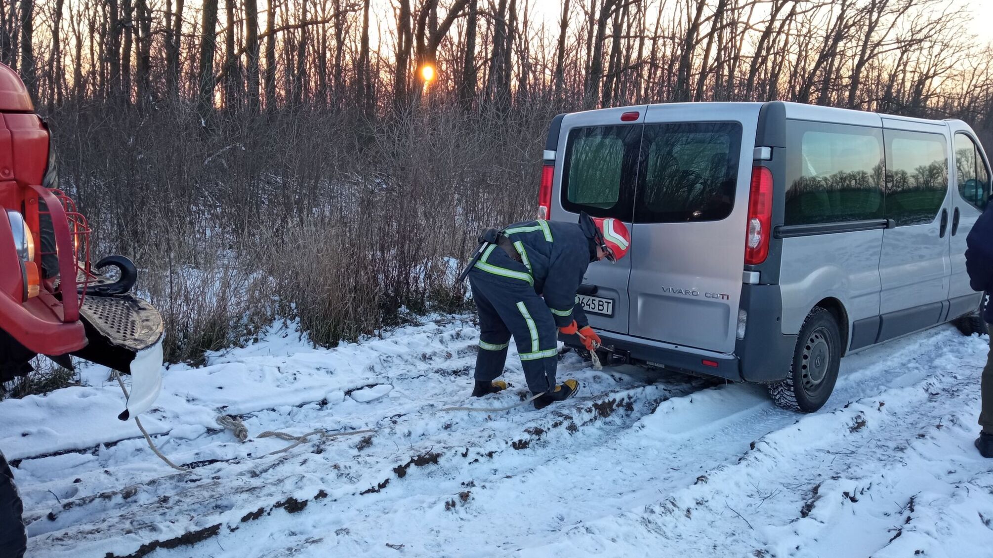 На Кіровоградщині рятувальники надали допомогу водіям двох автомобілів на складних ділянках доріг