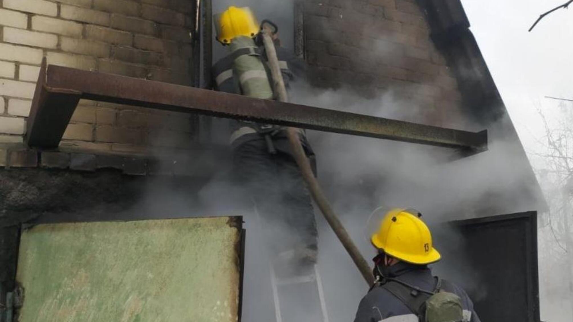 Херсонщина: в Каховському районі рятувальники ліквідували пожежу в гаражі