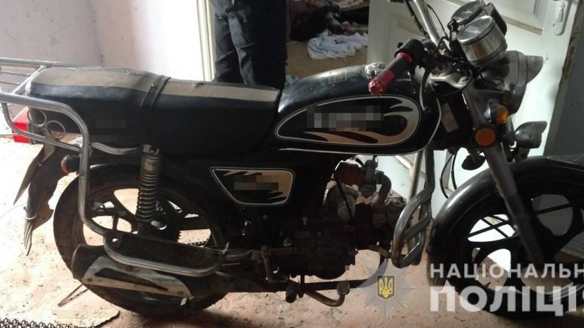 Поліцейські оголосили підозру двом неповнолітнім мешканцям Ізмаїльського району у незаконному заволодінні мотоциклом односельчанки
