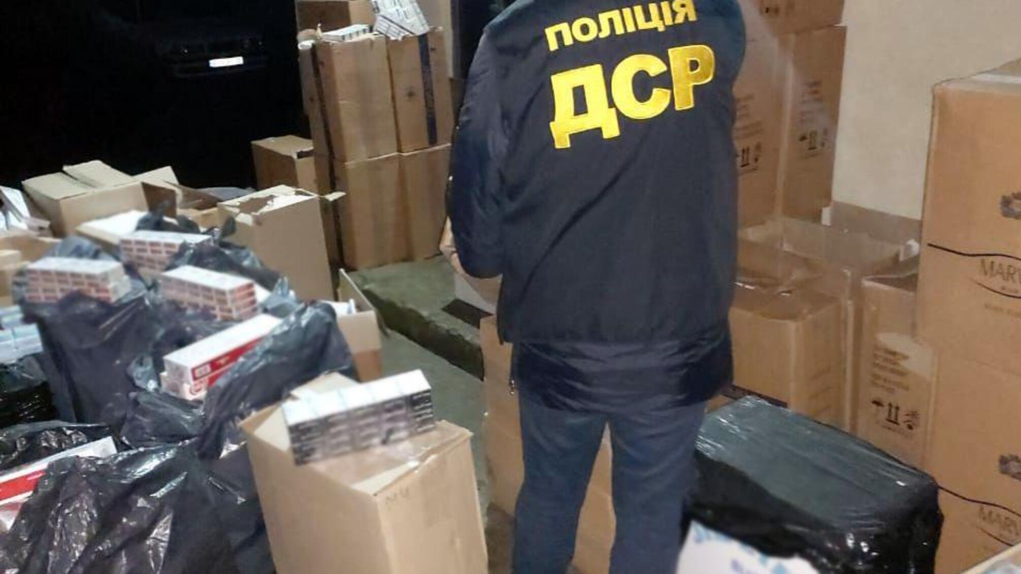 На Хмельниччині поліція вилучила з незаконного обігу майже 80 тисяч пачок цигарок