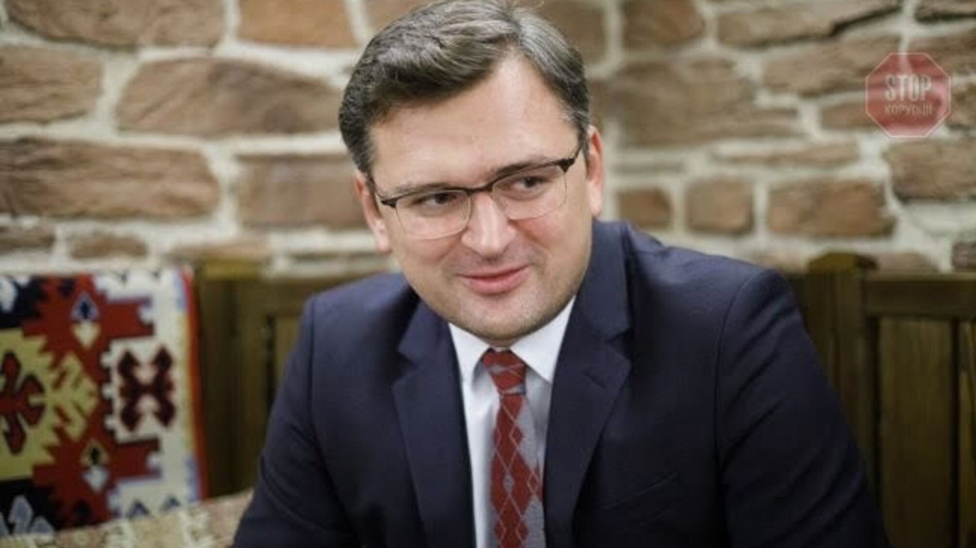 Кулеба заявил, что Украина рассматривает возможность отмены виз для британцев