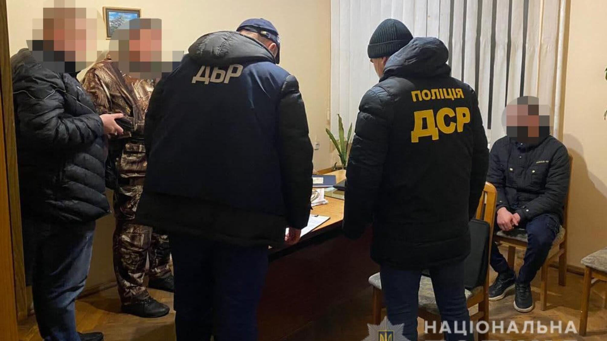 Поліцейські Тернопільщини викрили корупційну «схему» відпуску деревини вищого сорту за мінімальною вартістю