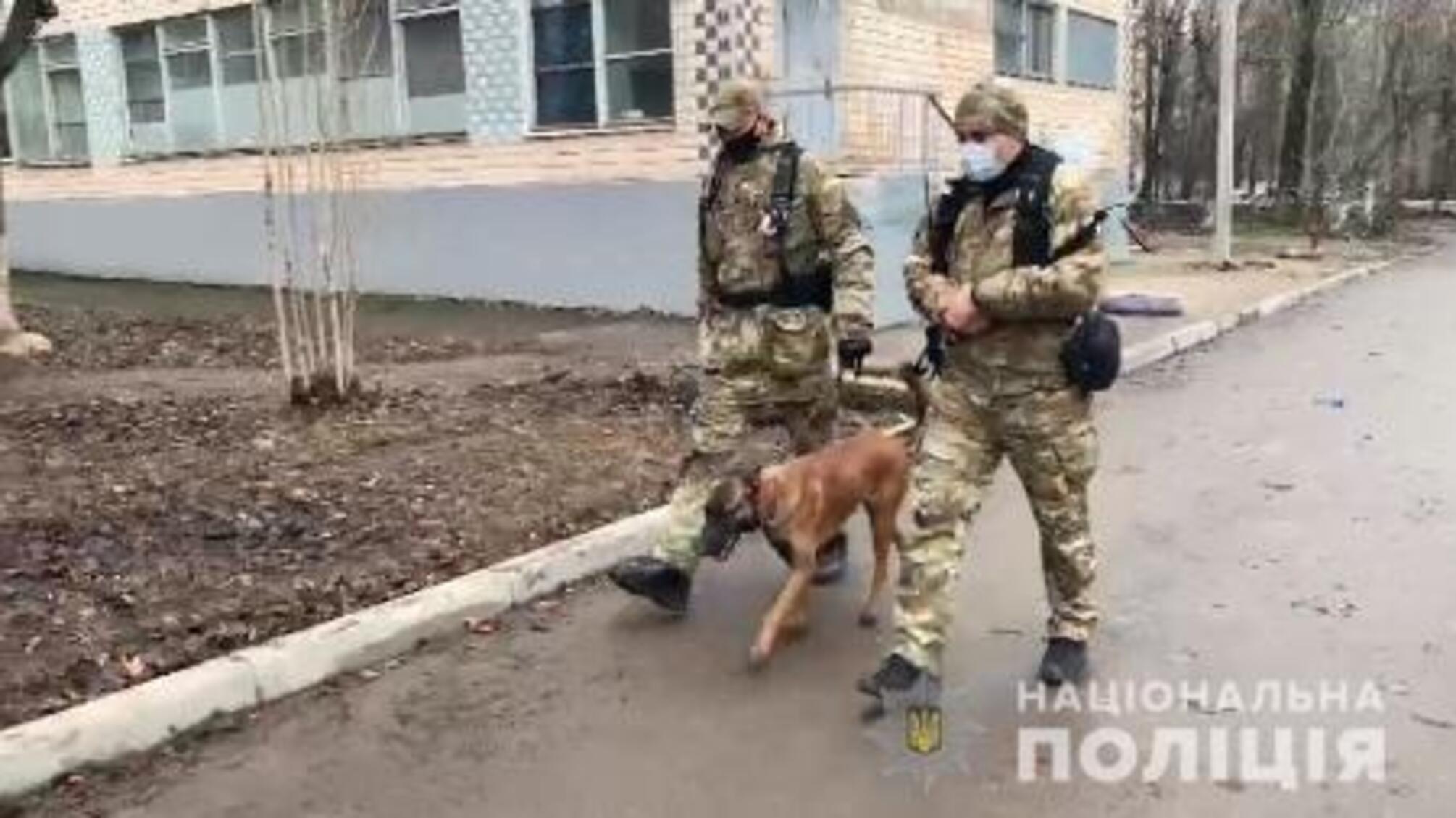 Одеські поліцейські перевіряють інформацію про замінування школи у Суворовському районі (ОНОВЛЕНО, ДОДАНО ВІДЕО)