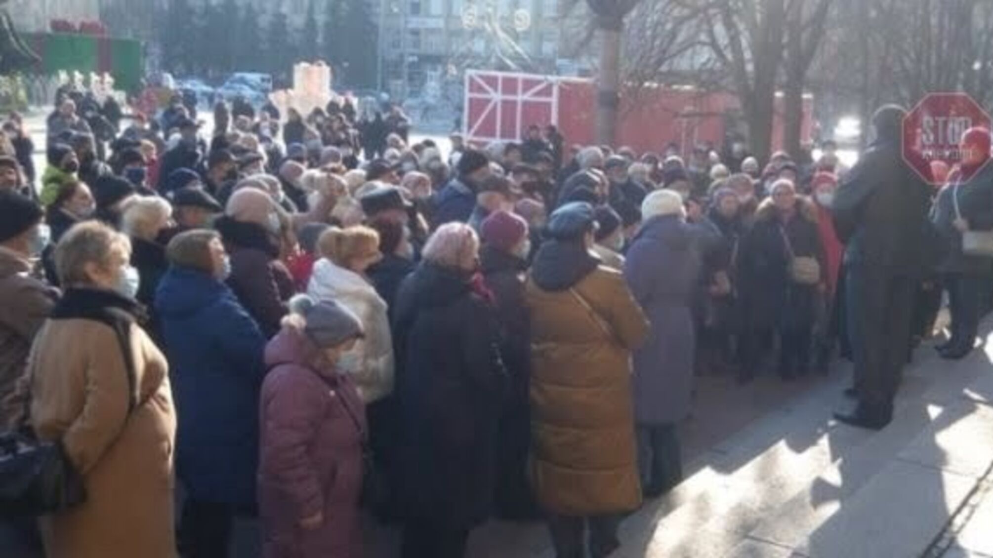 В Николаеве люди митингуют против повышения тарифов (видео)