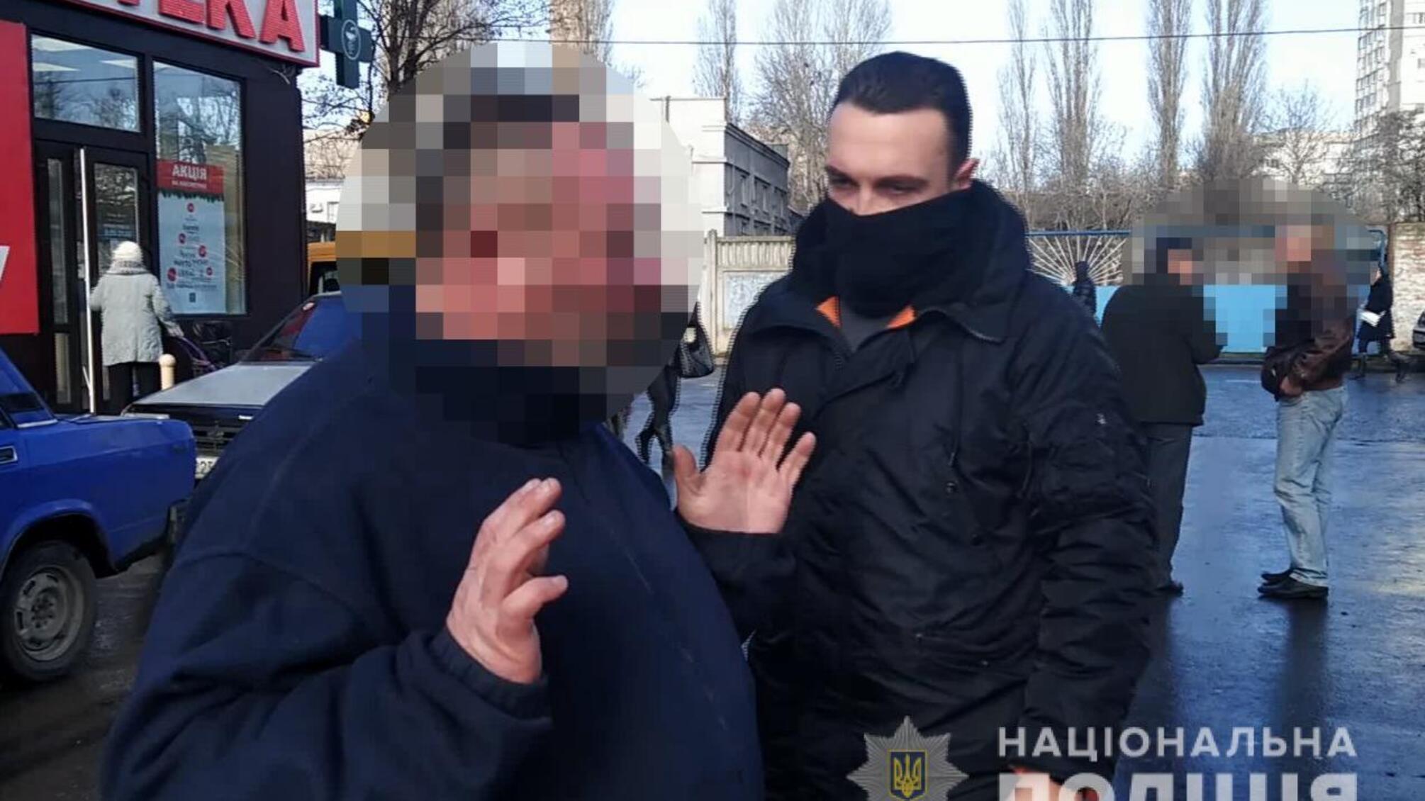 Поліцейські викрили 50-річного одесита у розповсюдженні особливо небезпечної психотропної речовини