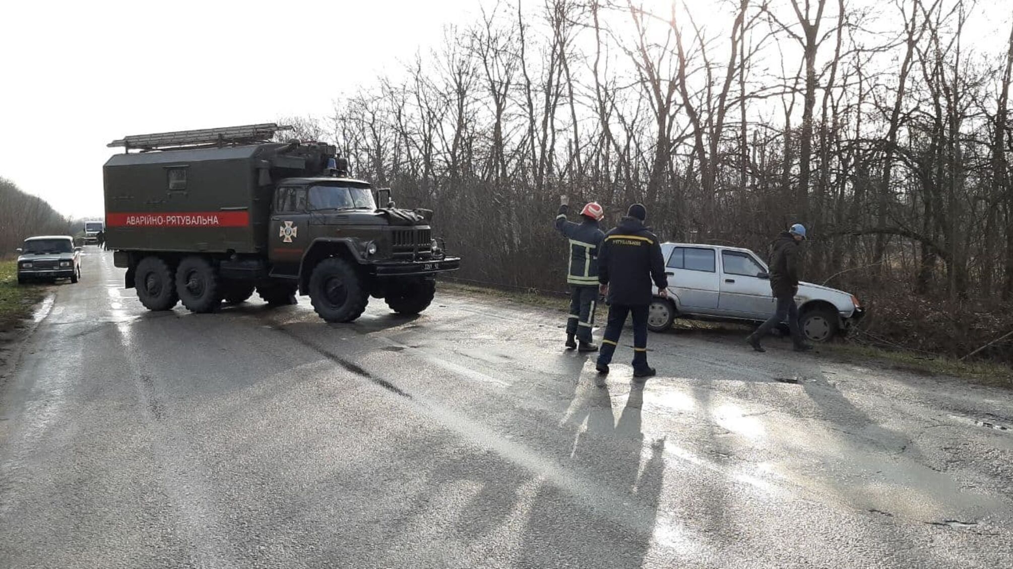 Кіровоградська область: надано допомогу водіям трьох автомобілів у складних ситуаціях на дорогах