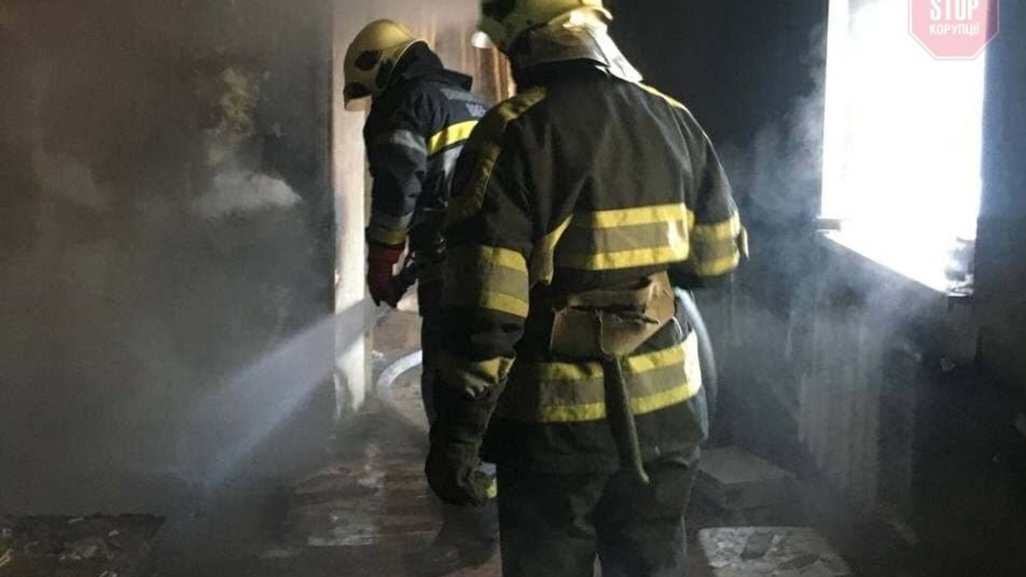 Спасатели обнаружили тело 75-летней женщины в Киевской области во время тушения пожара (фото)