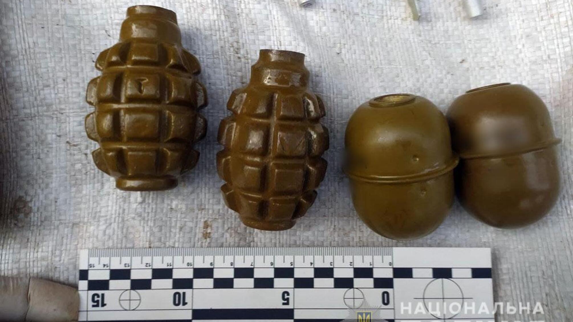 На Донеччині правоохоронці вилучили у місцевого жителя арсенал боєприпасів