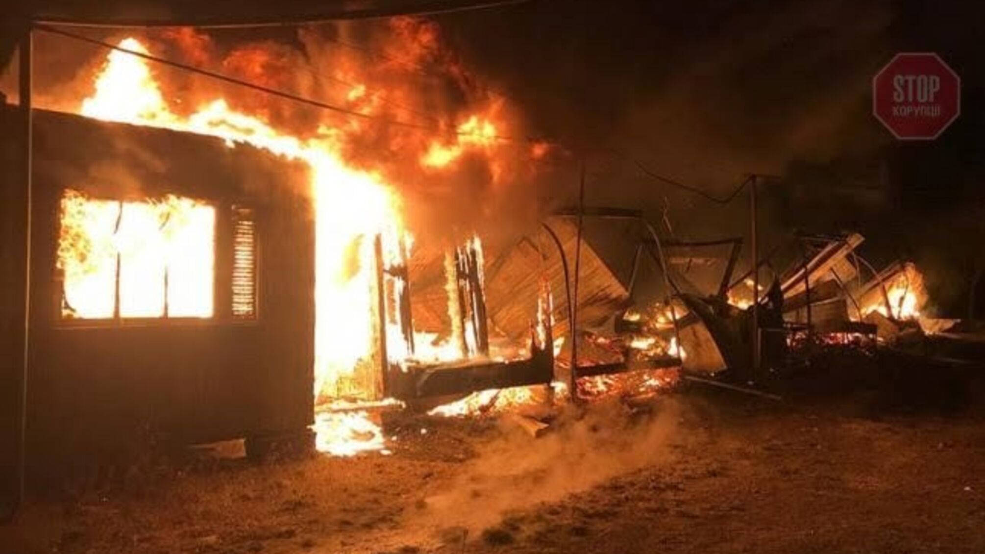 Під Одесою сталася масштабна пожежа на базі відпочинку