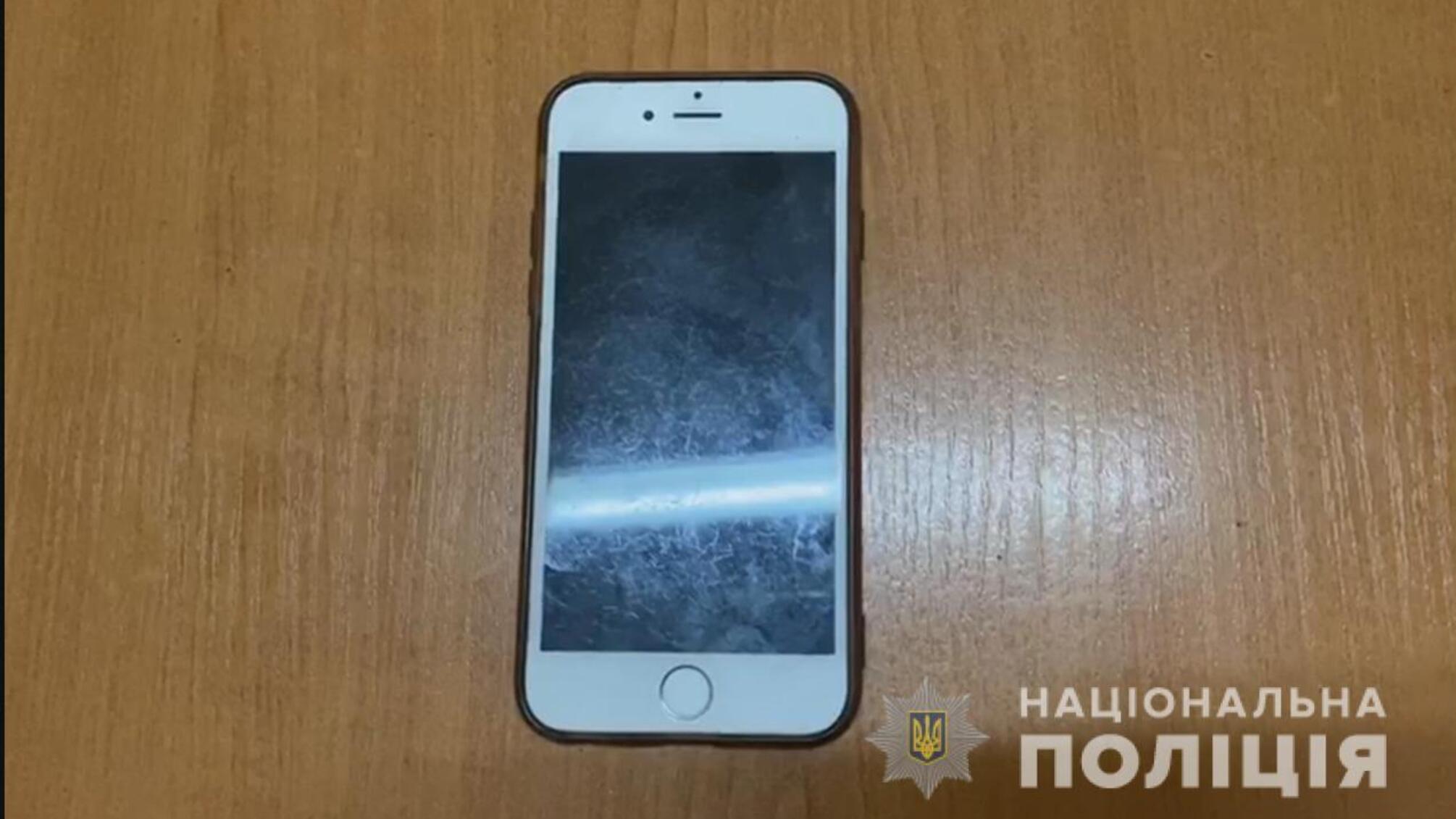 Одеські поліцейські оперативно затримали двох підозрюваних у розбійному нападі на перехожого