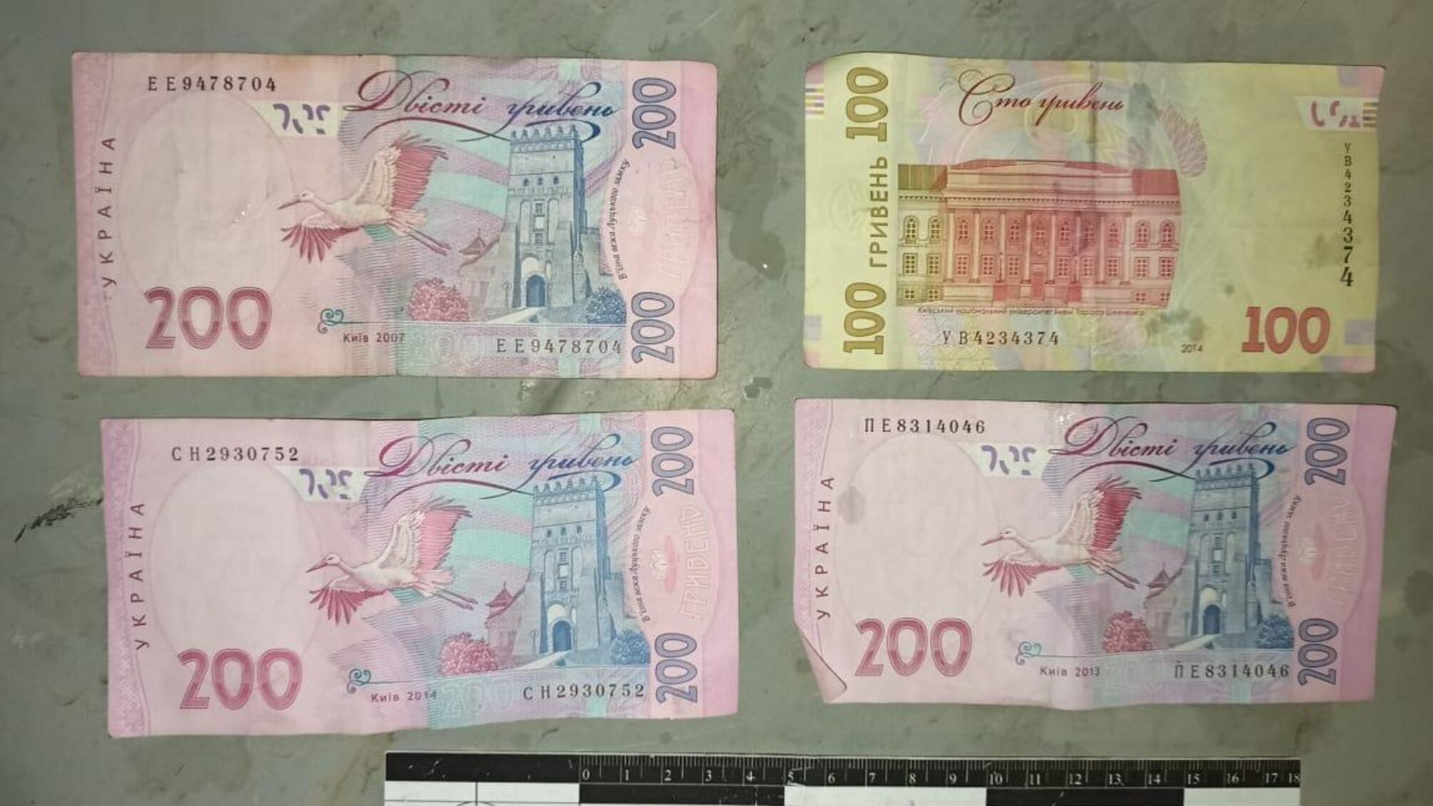 Поліцейські оперативно затримали двох іноземців, які в центрі Одеси вчинили розбійний напад на перехожого