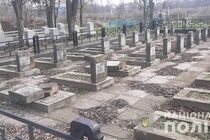 Новости Херсона: неизвестные повредили памятники братской могилы (фото)