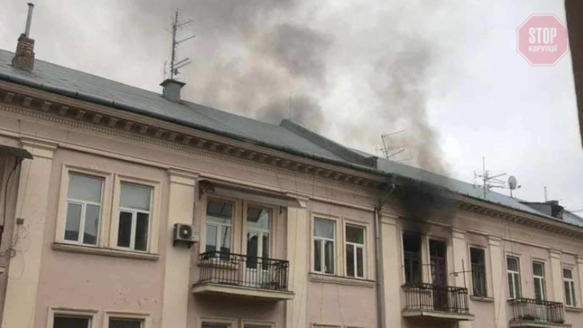 У Чернівцях в квартирі стався вибух, є постраждалий (фото, відео)