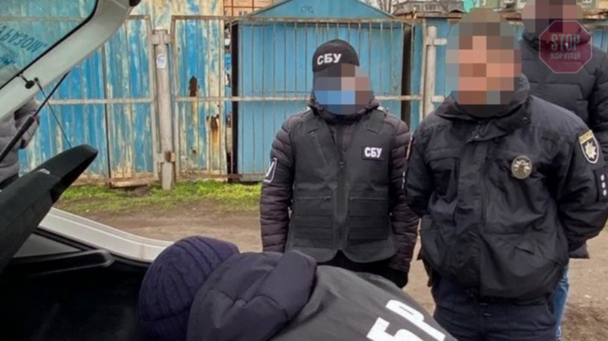 В Днепропетровской области полицейский потребовал взятку от перевозчика за проезд грузовиков (фото)