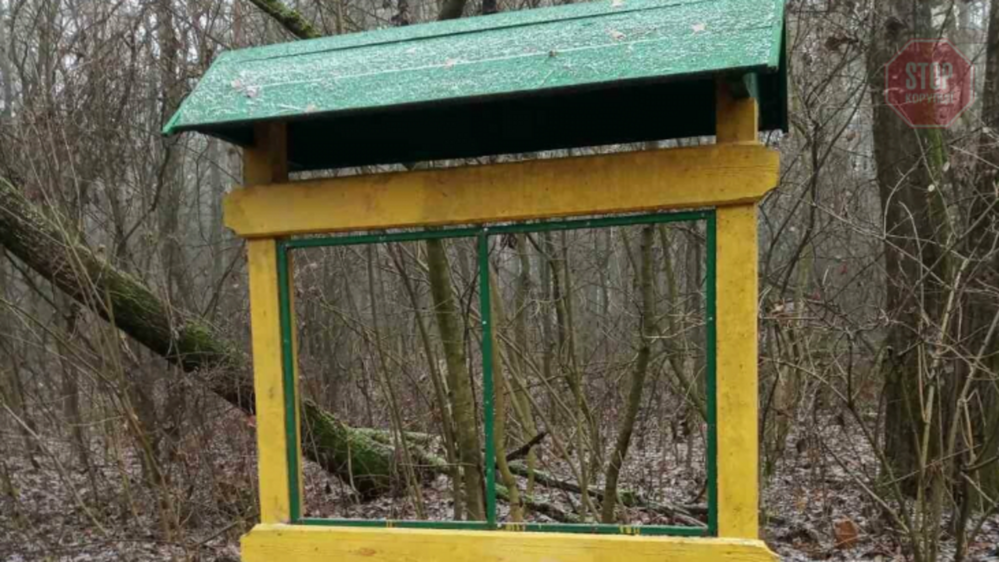 Новини Чернігова: вандали знищили інформаційні стенди у Ялівщині (фото)