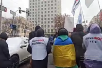 В столице ФОПы окружили здание КСУ (видео)