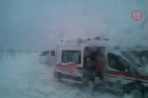 Новости Одессы: женщина потеряла ребенка из-за застрявшей в снегу машины скорой помощи