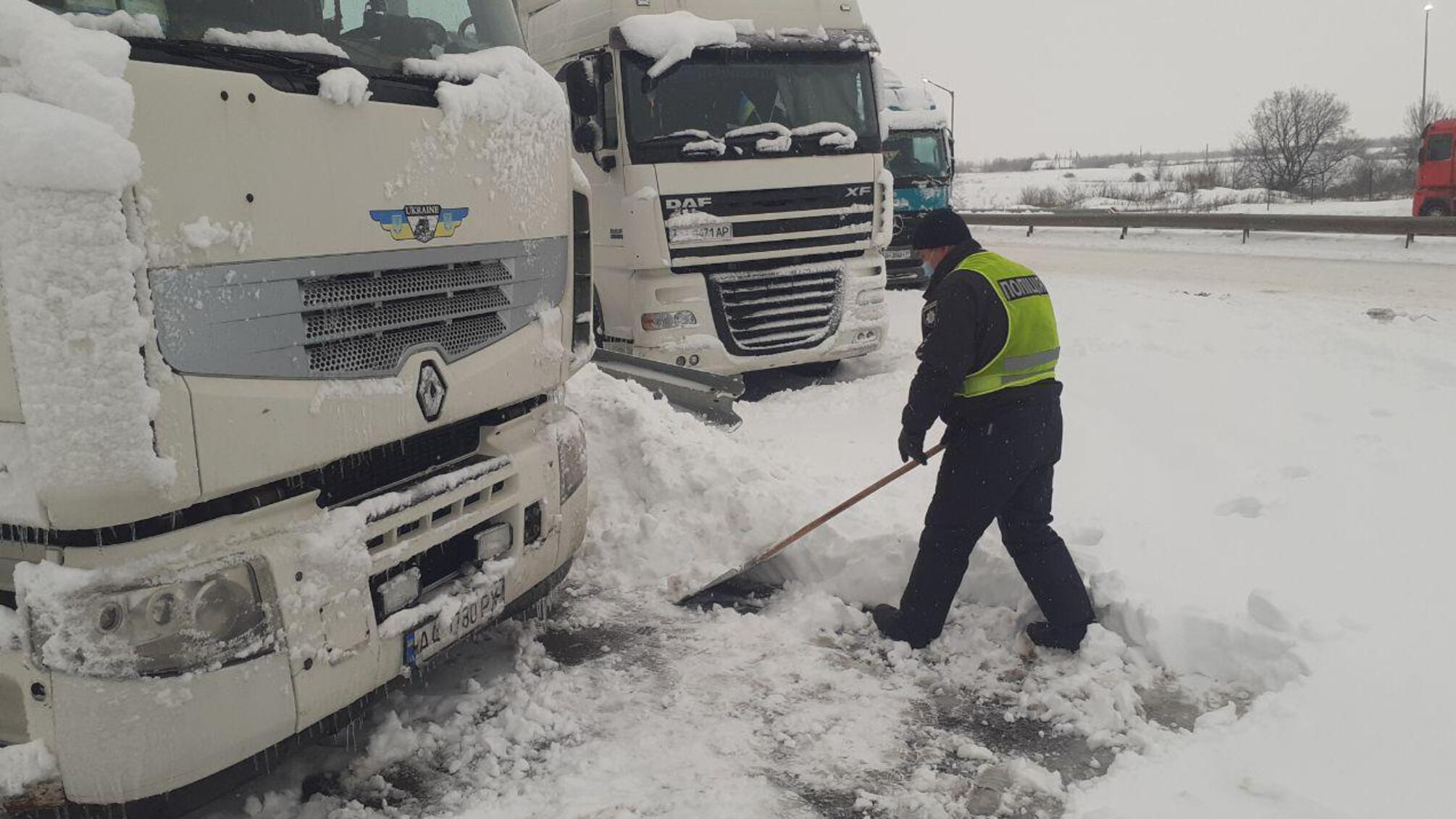 Увага! У зв’язку з погодними умовами введені тимчасові  обмеження руху на дорогах державного значення