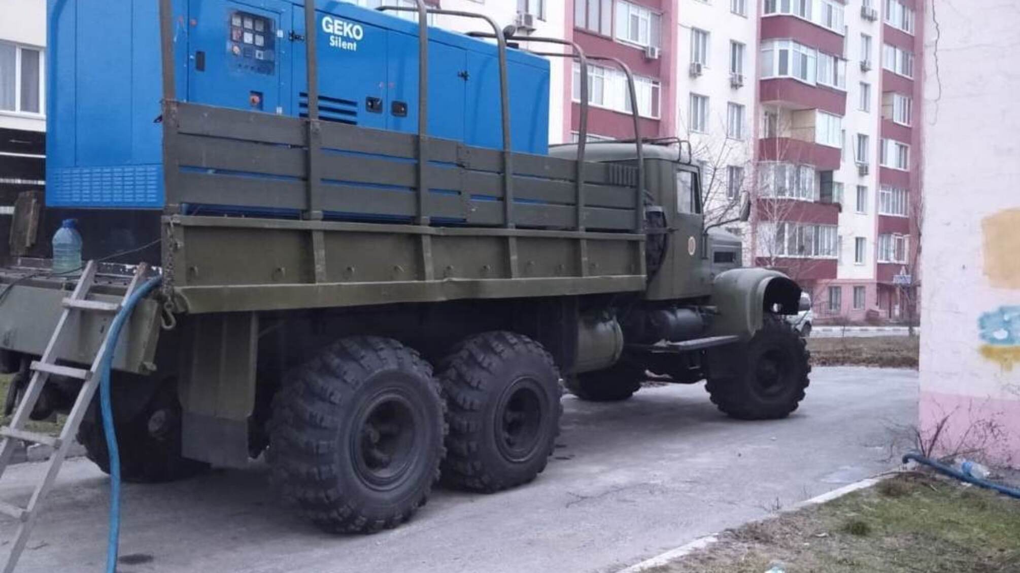 Київська область: рятувальники забезпечили електроенергією котельню, яка обігріває мікрорайон Обухова