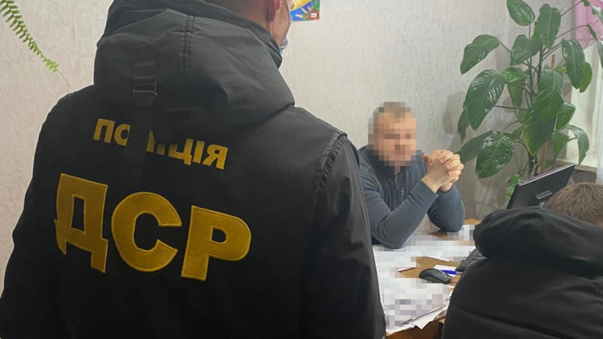 Поліцейські Сумщини затримали заступника голови ОТГ на хабарі у 2000 доларів США