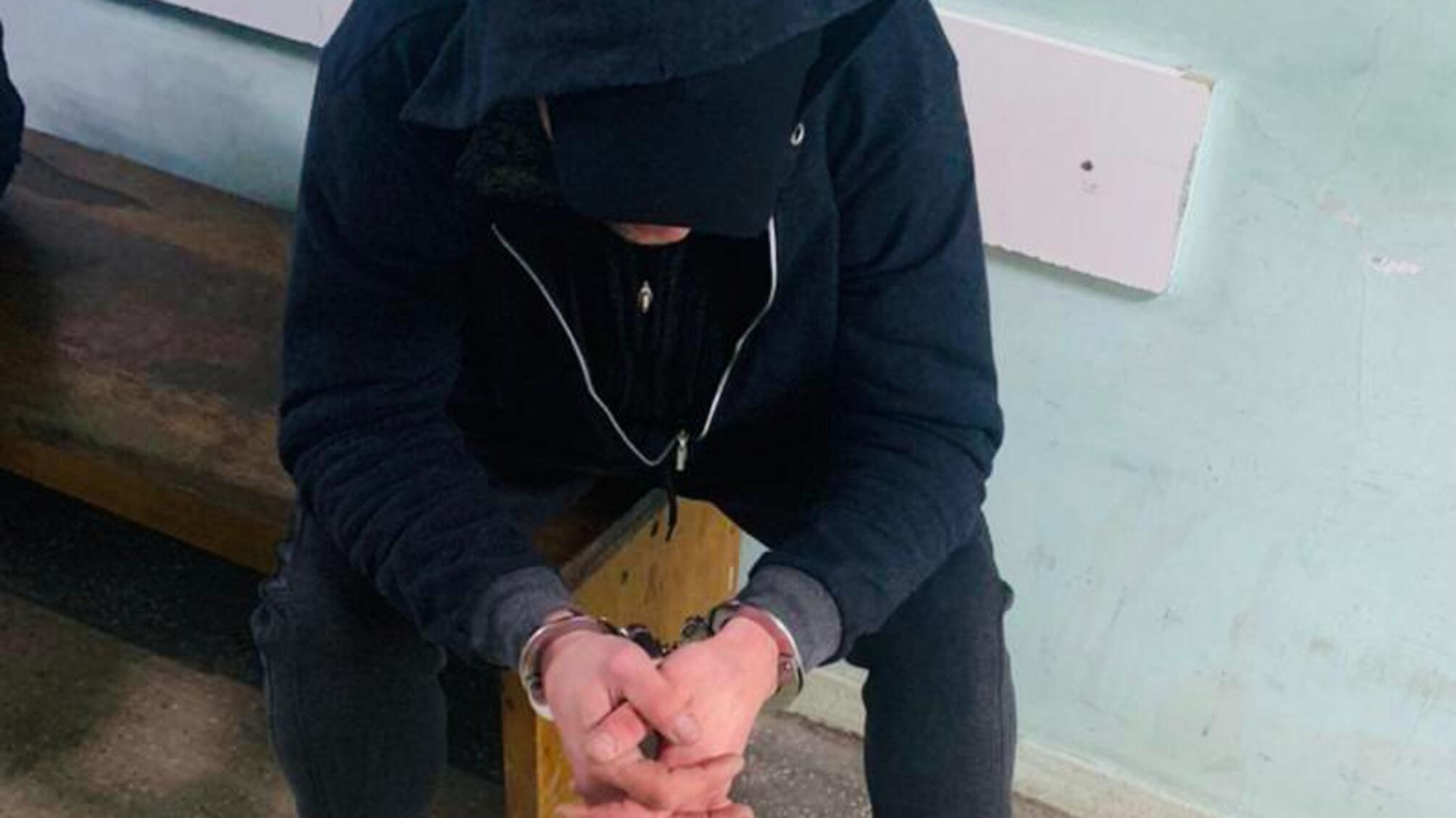 На Одещині поліцейські затримали трьох чоловіків та жінку, які переховувалися від правосуддя