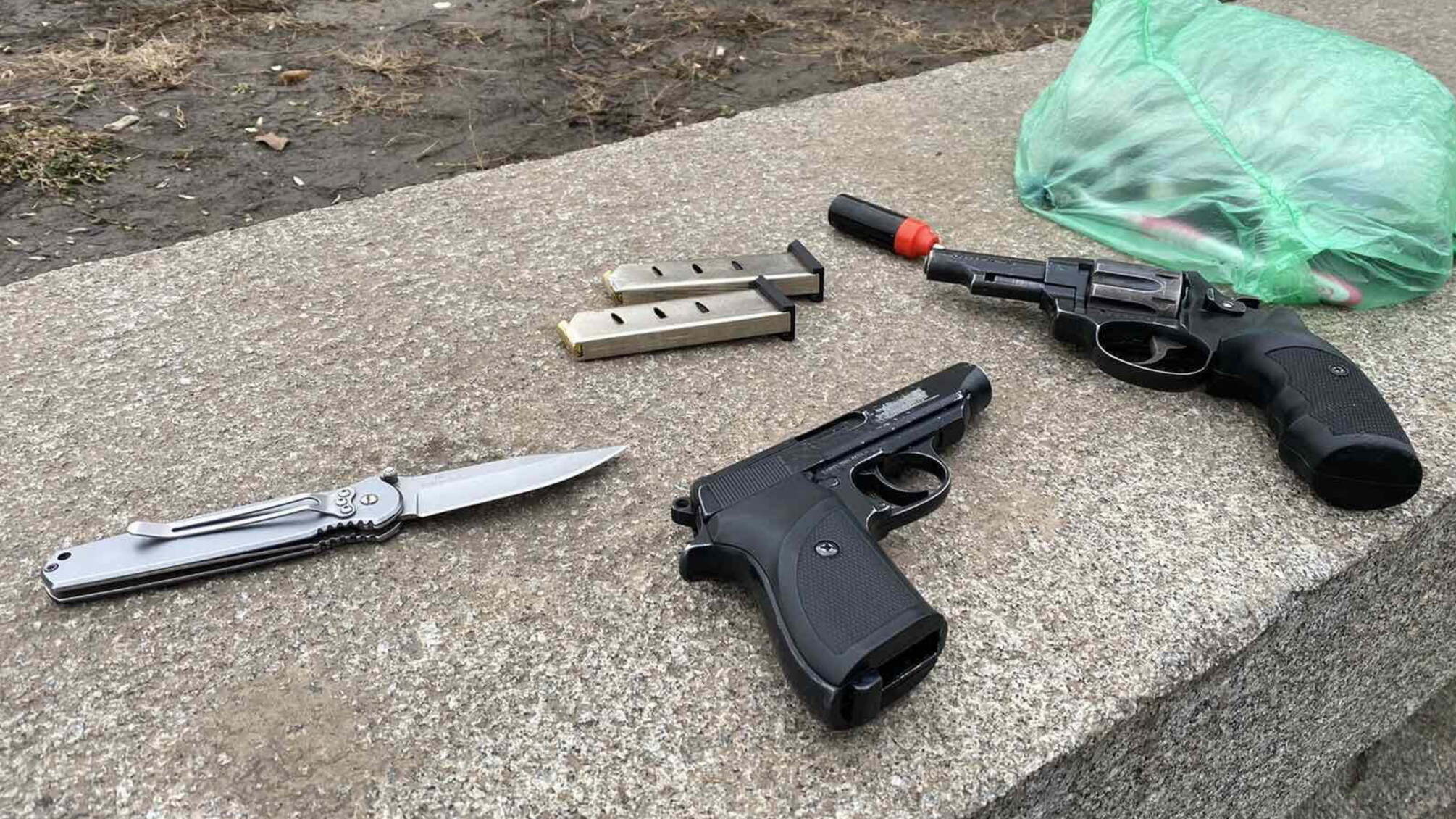 На Полтавщині поліцейські затримали чоловіка, який погрожував перехожим